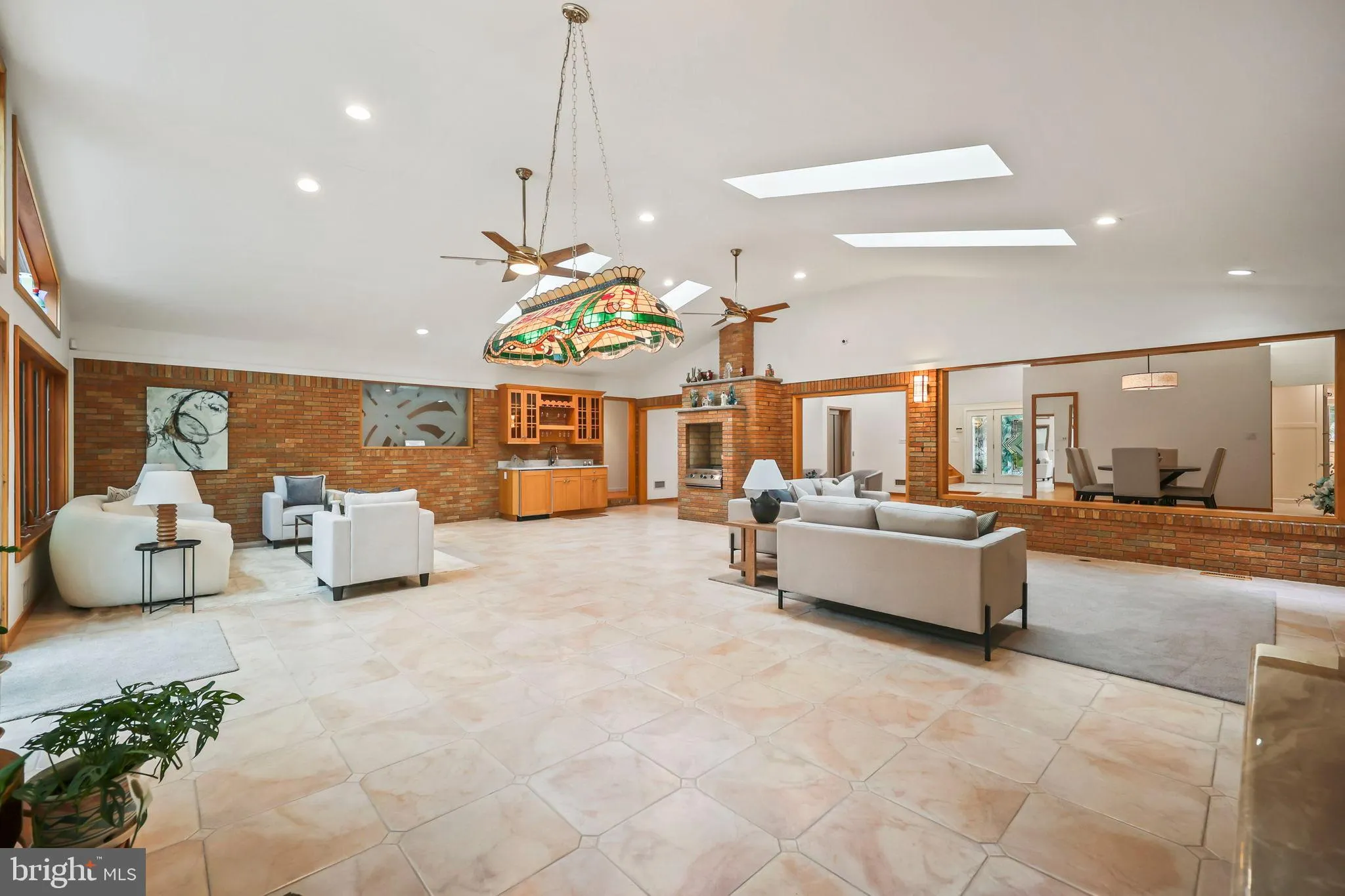 Edison, New Jersey 08820, United States, 6 Bedrooms Bedrooms, ,5 BathroomsBathrooms,Residential,Active,199081