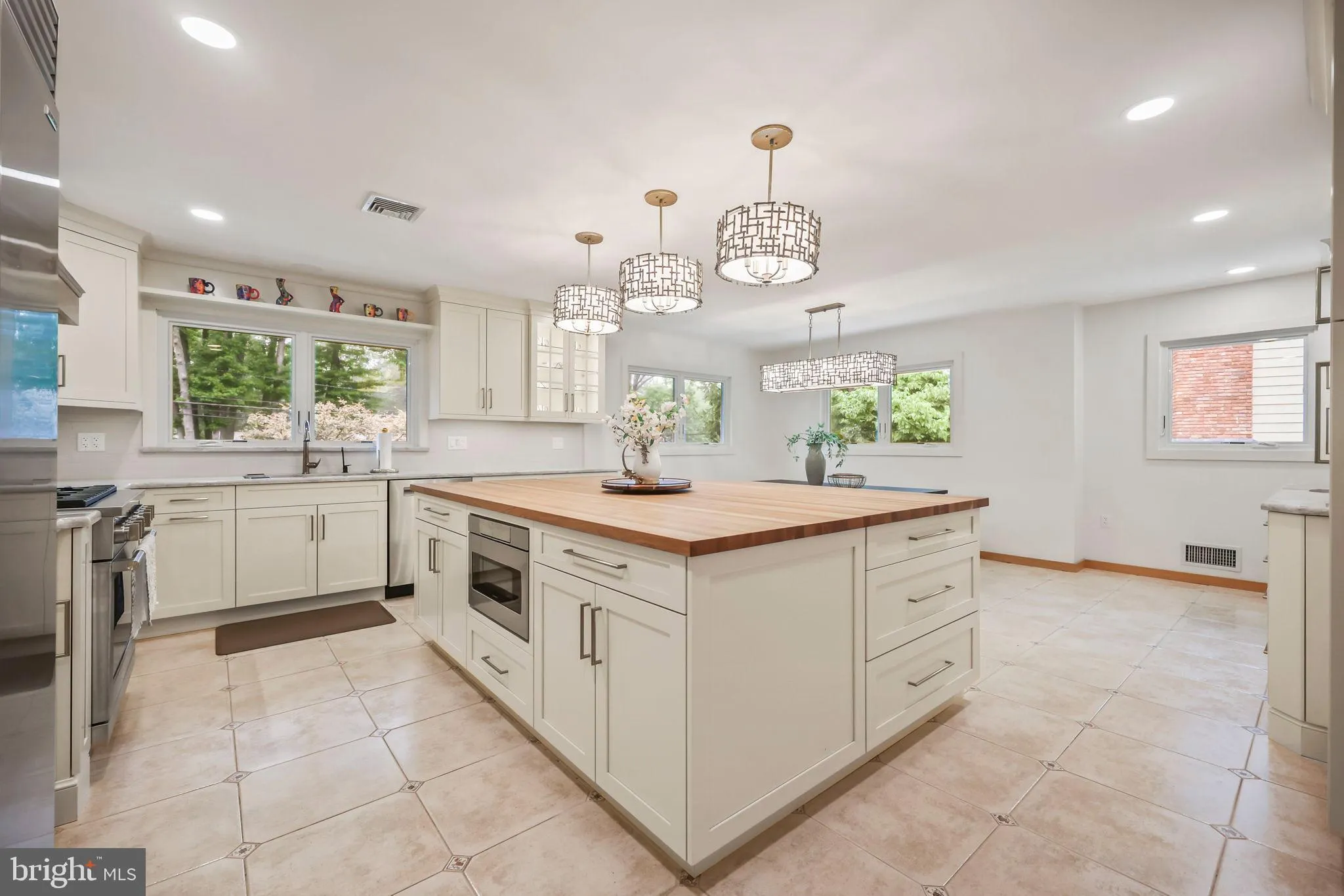 Edison, New Jersey 08820, United States, 6 Bedrooms Bedrooms, ,5 BathroomsBathrooms,Residential,Active,199081