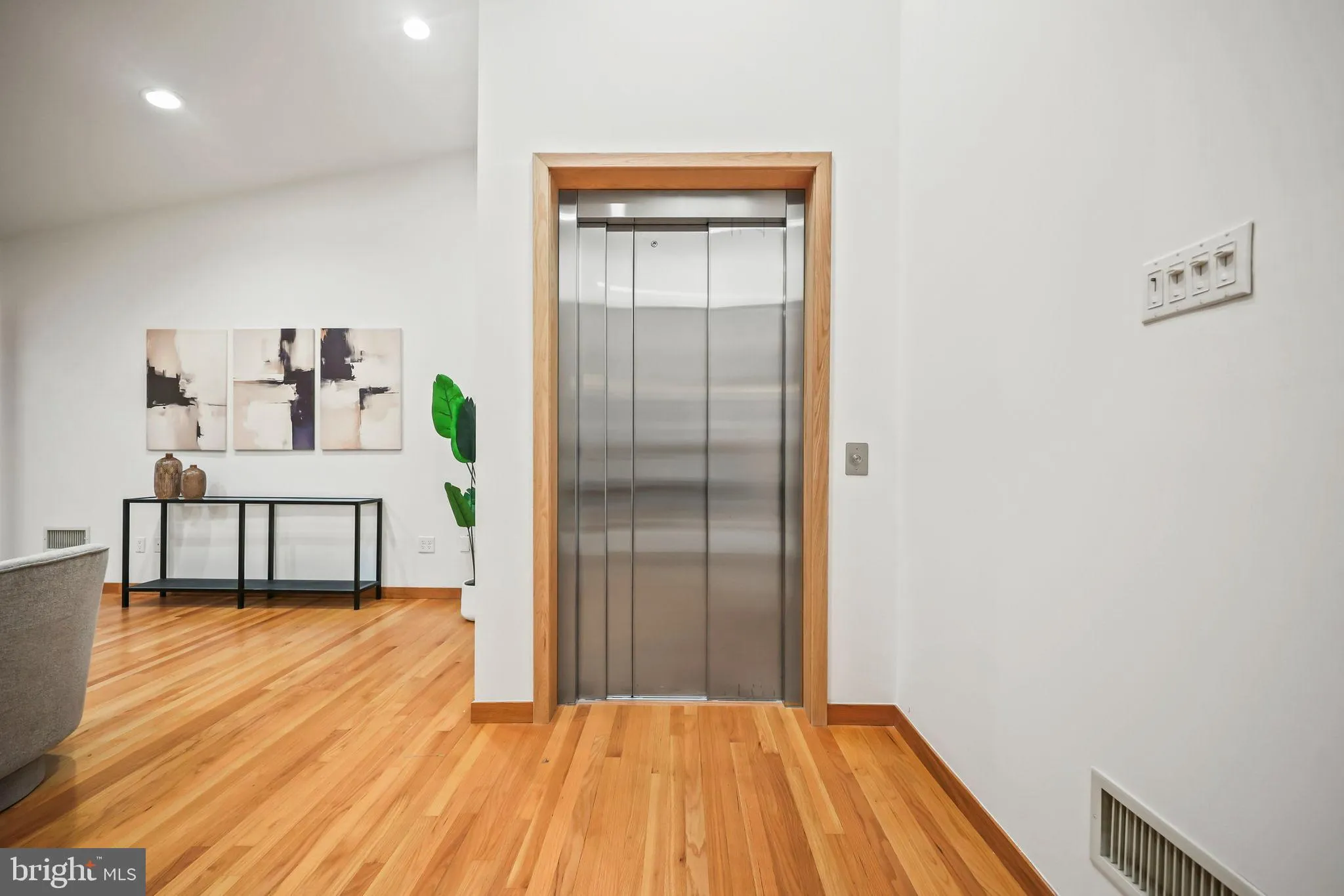 Edison, New Jersey 08820, United States, 6 Bedrooms Bedrooms, ,5 BathroomsBathrooms,Residential,Active,199081