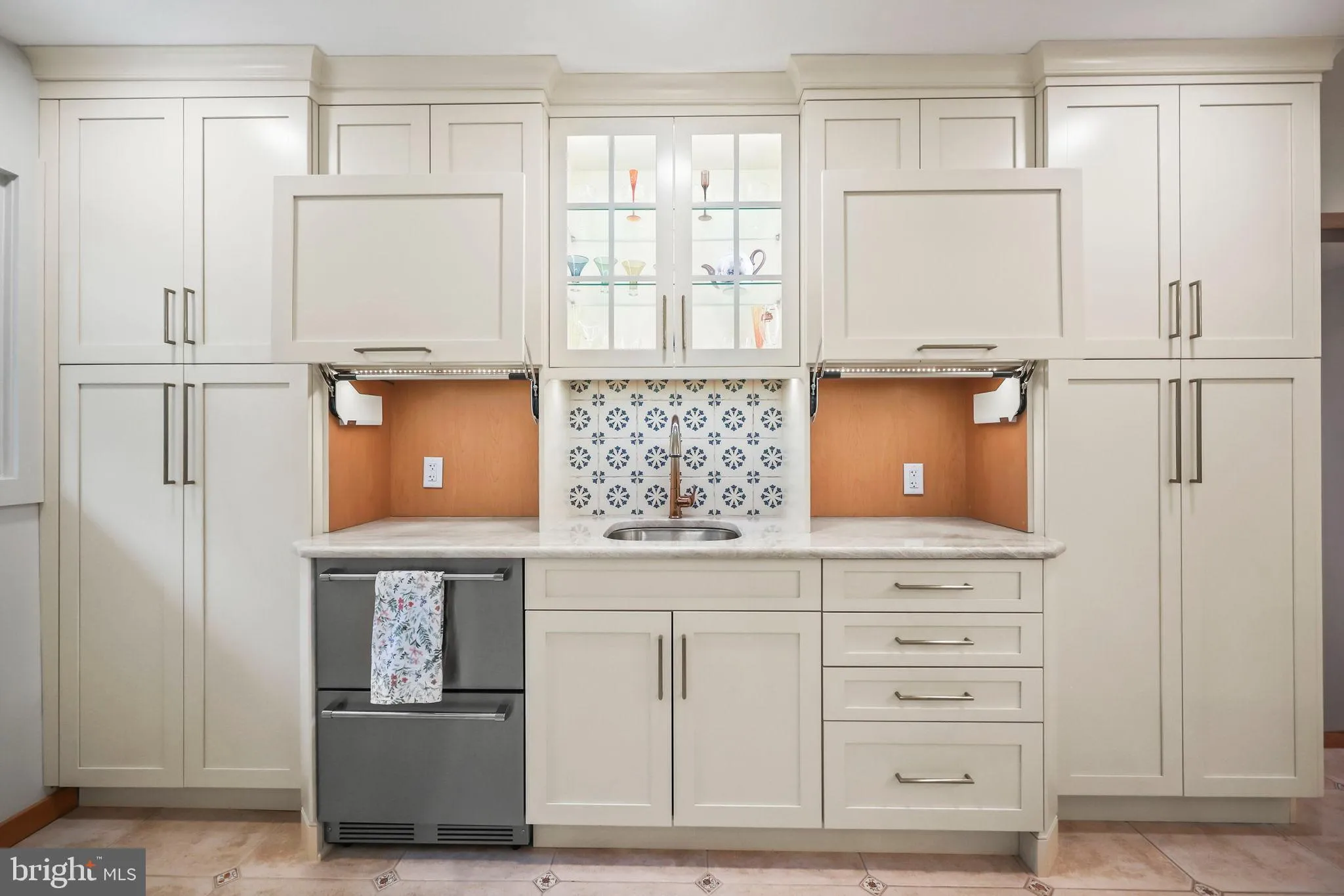 Edison, New Jersey 08820, United States, 6 Bedrooms Bedrooms, ,5 BathroomsBathrooms,Residential,Active,199081