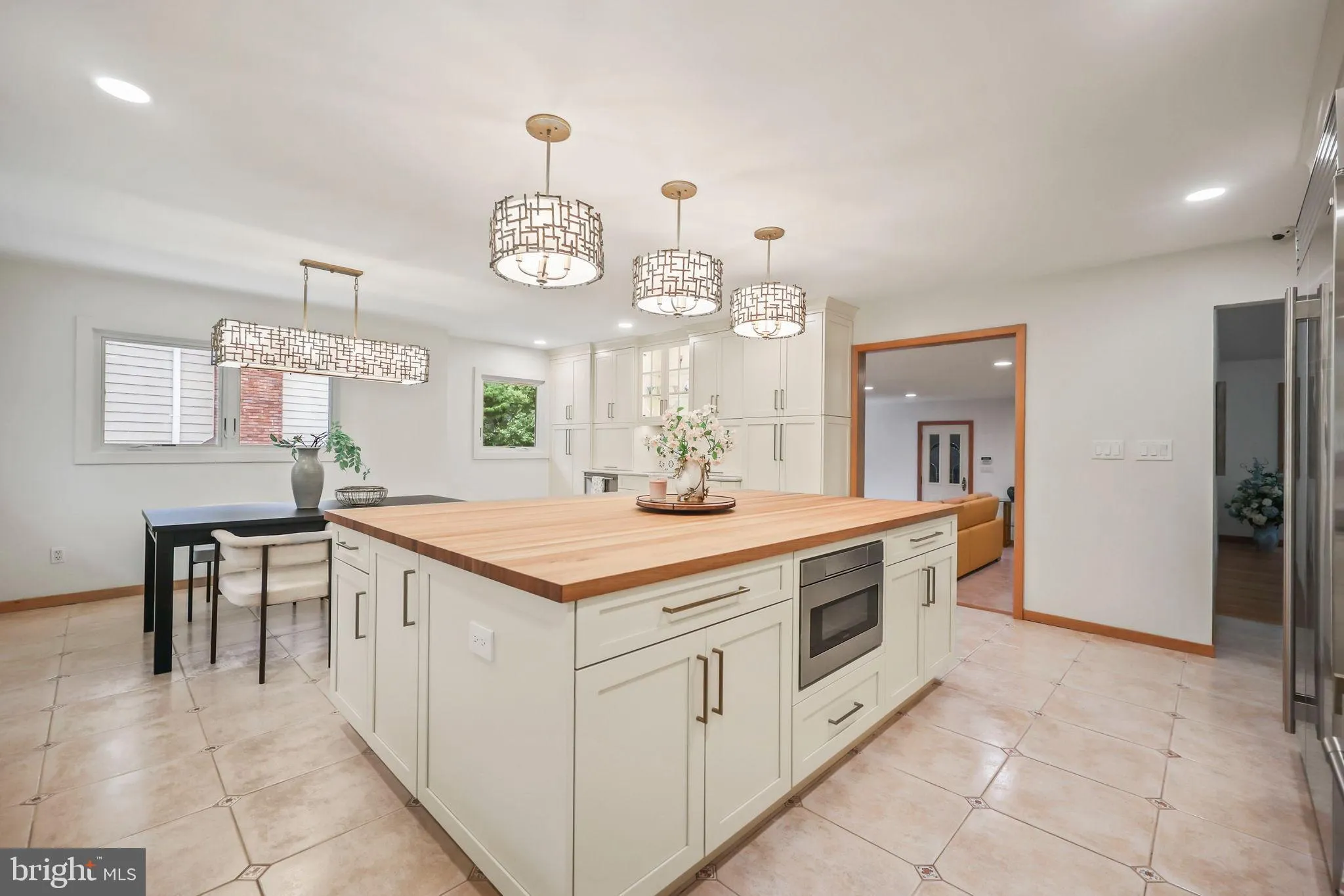 Edison, New Jersey 08820, United States, 6 Bedrooms Bedrooms, ,5 BathroomsBathrooms,Residential,Active,199081