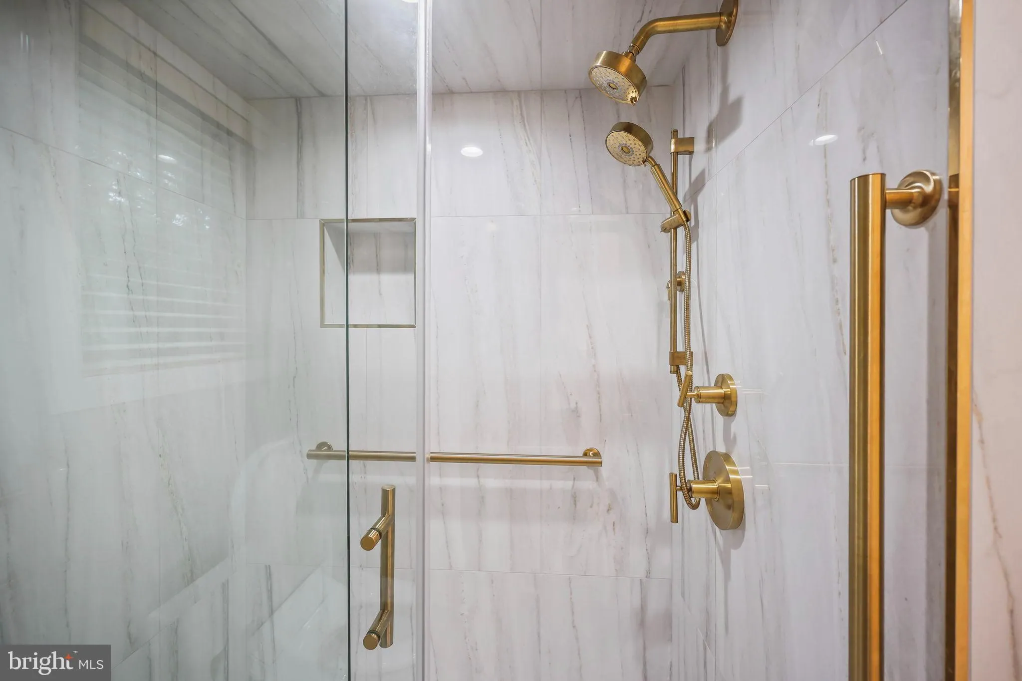 Edison, New Jersey 08820, United States, 6 Bedrooms Bedrooms, ,5 BathroomsBathrooms,Residential,Active,199081