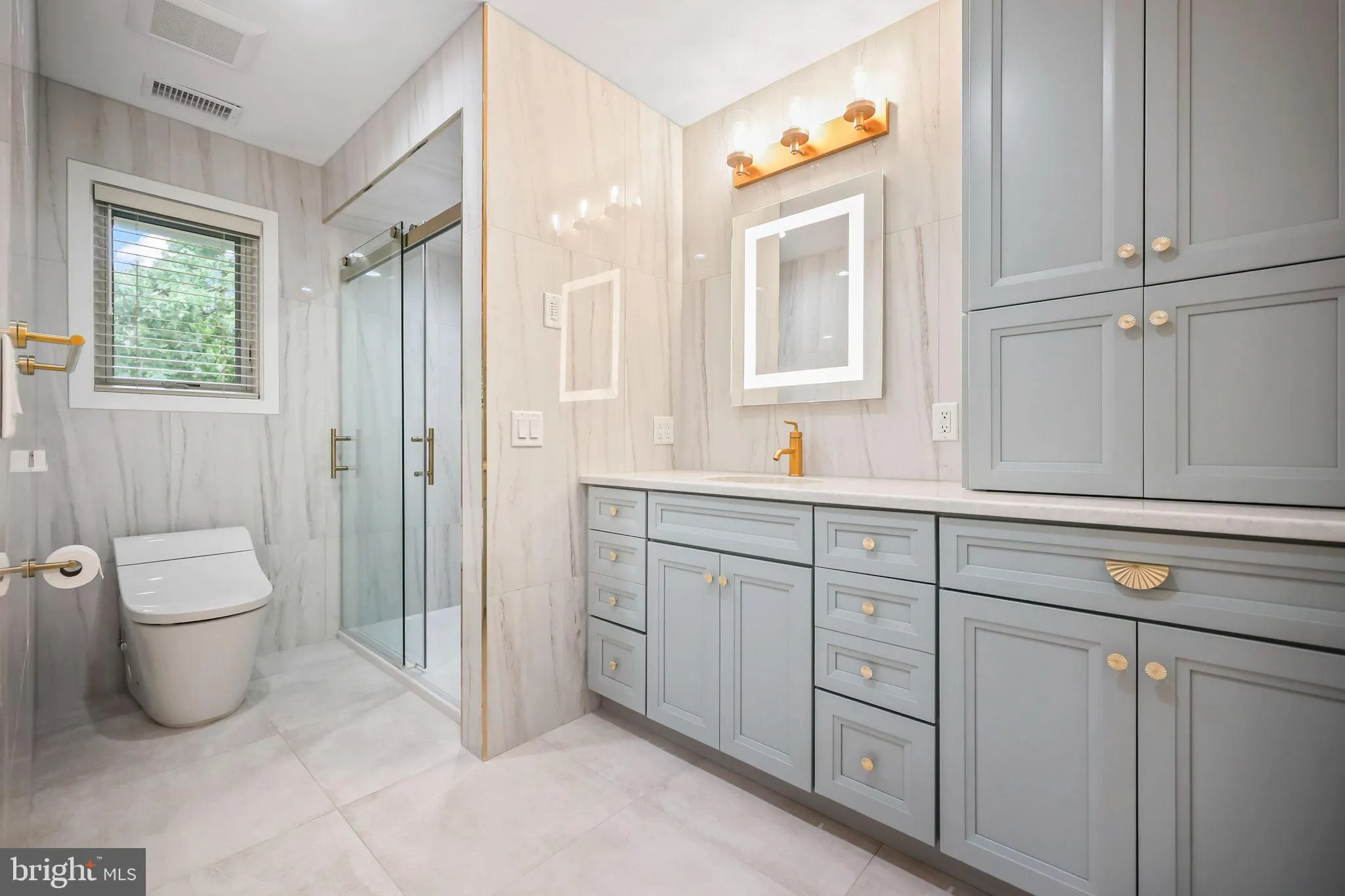 Edison, New Jersey 08820, United States, 6 Bedrooms Bedrooms, ,5 BathroomsBathrooms,Residential,Active,199081