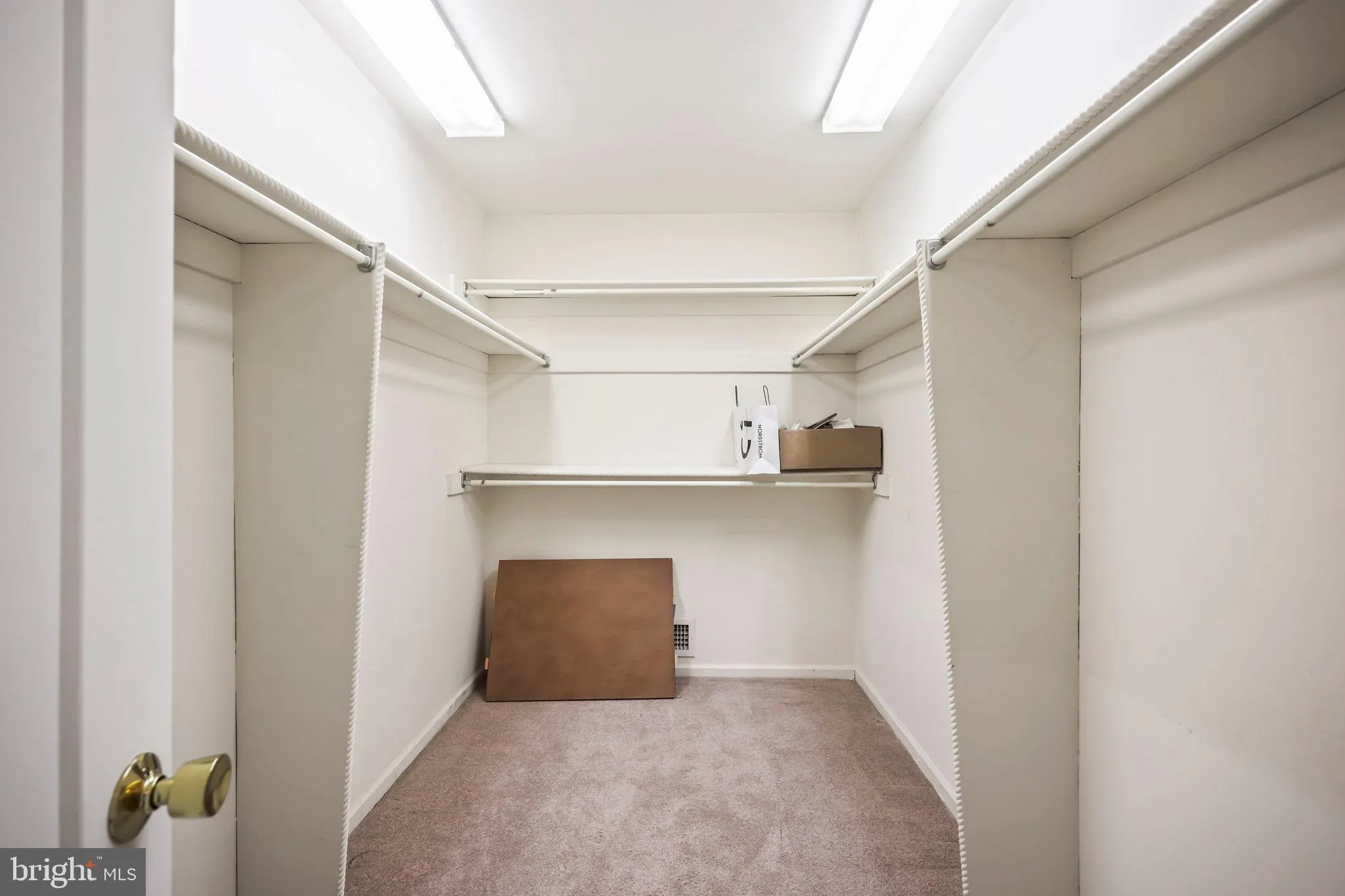 Edison, New Jersey 08820, United States, 6 Bedrooms Bedrooms, ,5 BathroomsBathrooms,Residential,Active,199081