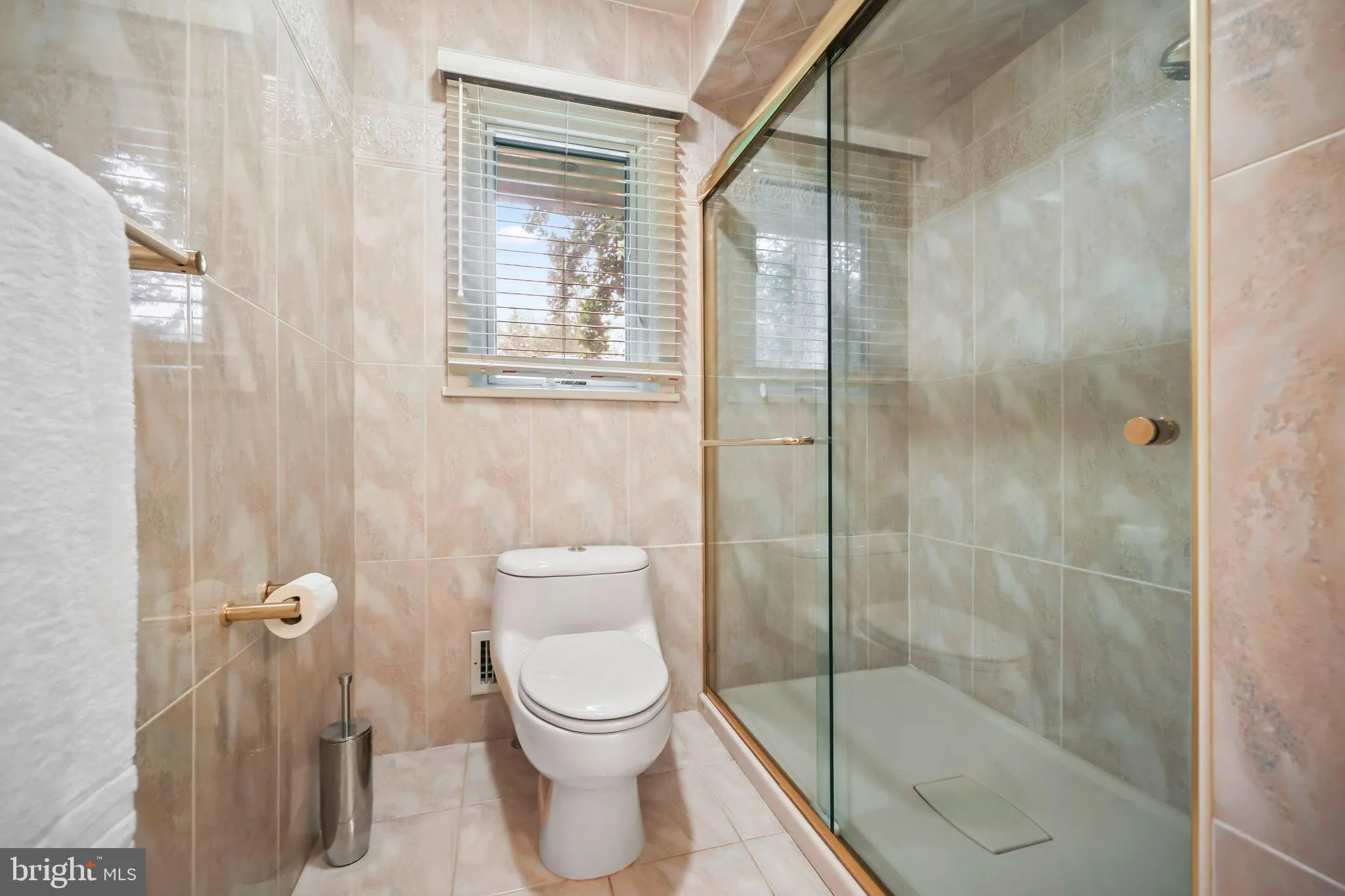 Edison, New Jersey 08820, United States, 6 Bedrooms Bedrooms, ,5 BathroomsBathrooms,Residential,Active,199081