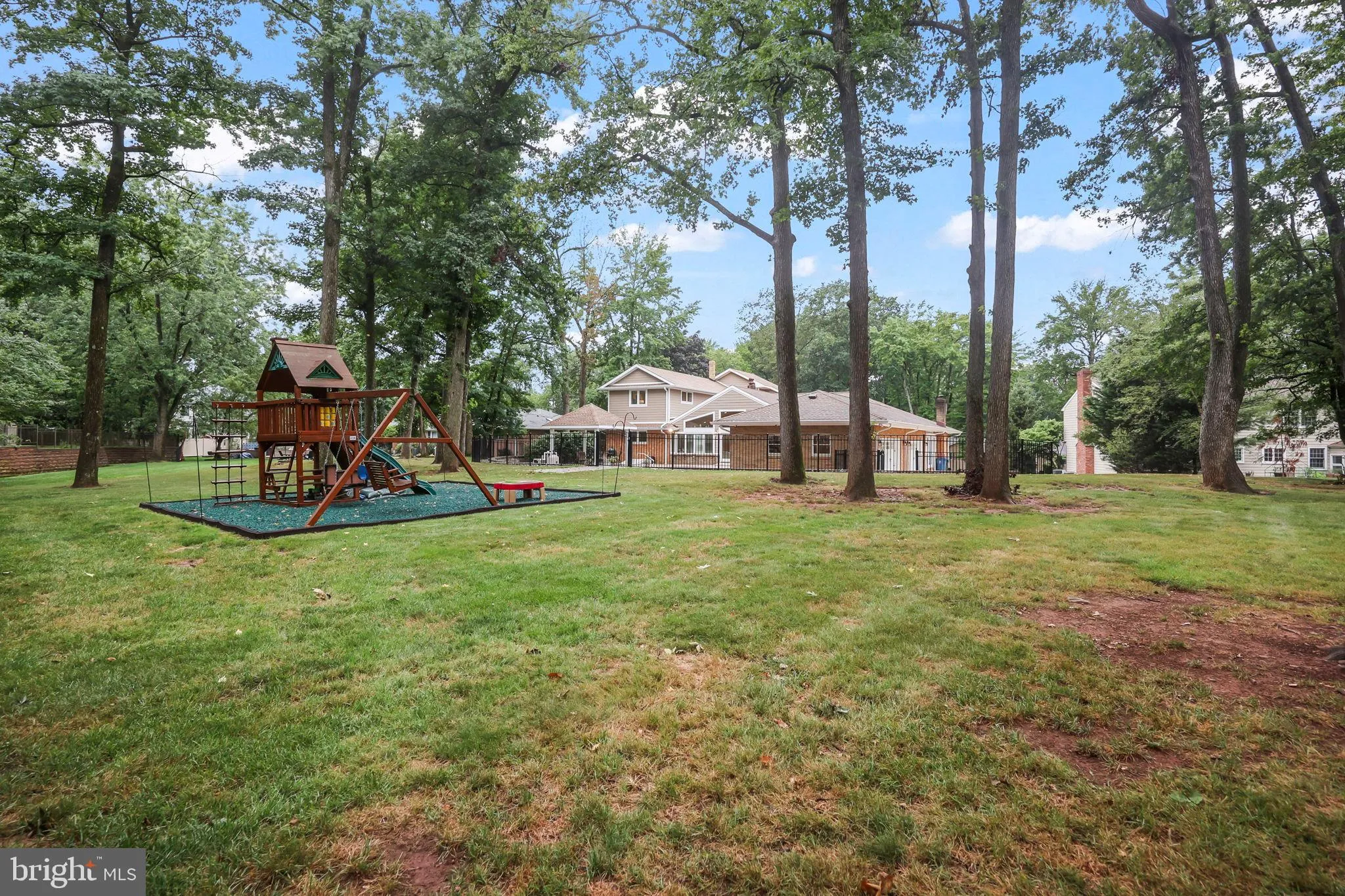 Edison, New Jersey 08820, United States, 6 Bedrooms Bedrooms, ,5 BathroomsBathrooms,Residential,Active,199081