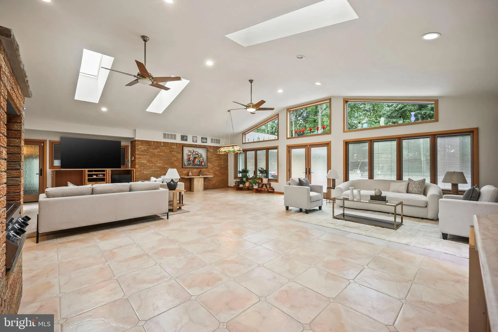 Edison, New Jersey 08820, United States, 6 Bedrooms Bedrooms, ,5 BathroomsBathrooms,Residential,Active,199081