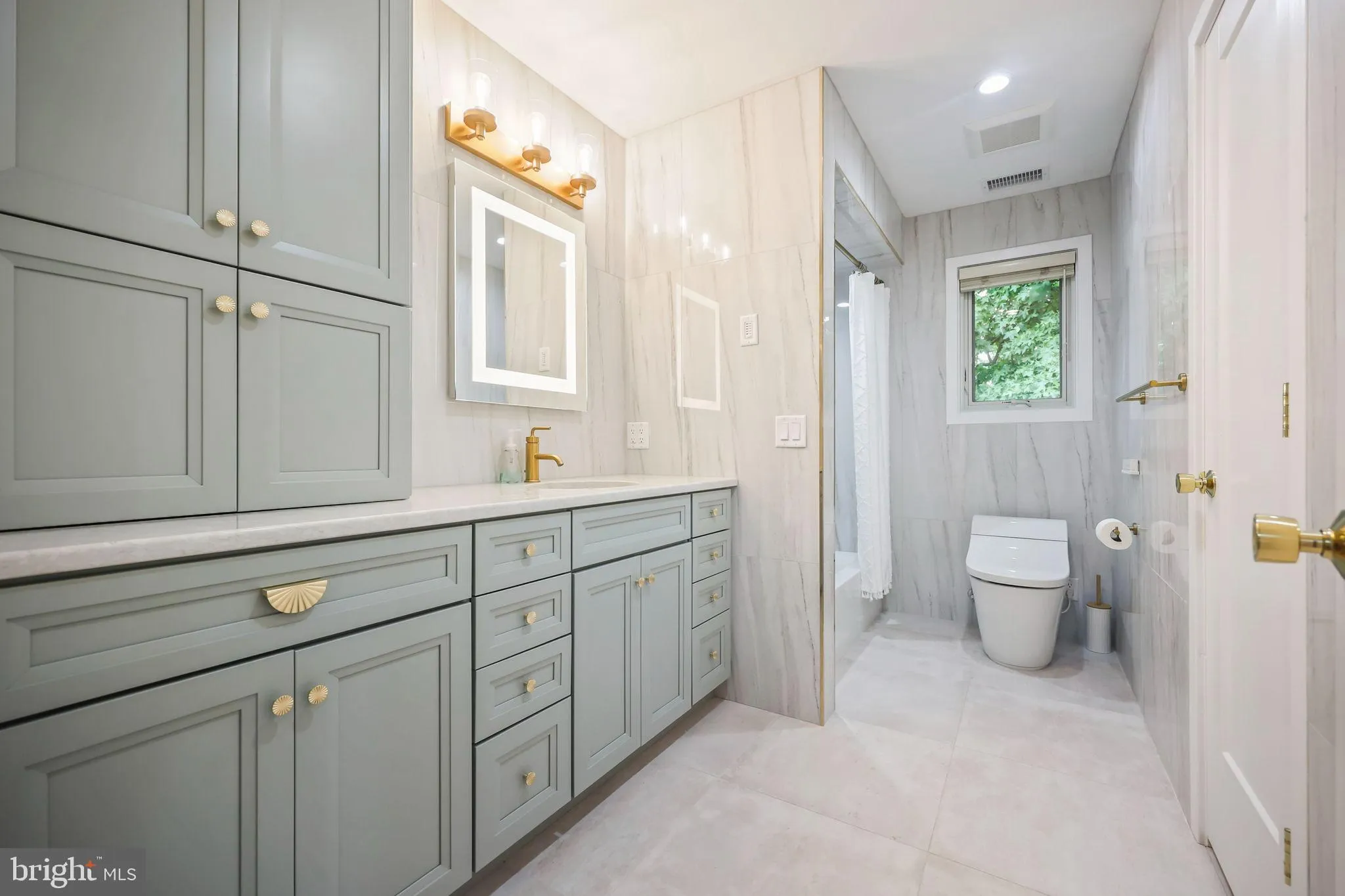 Edison, New Jersey 08820, United States, 6 Bedrooms Bedrooms, ,5 BathroomsBathrooms,Residential,Active,199081