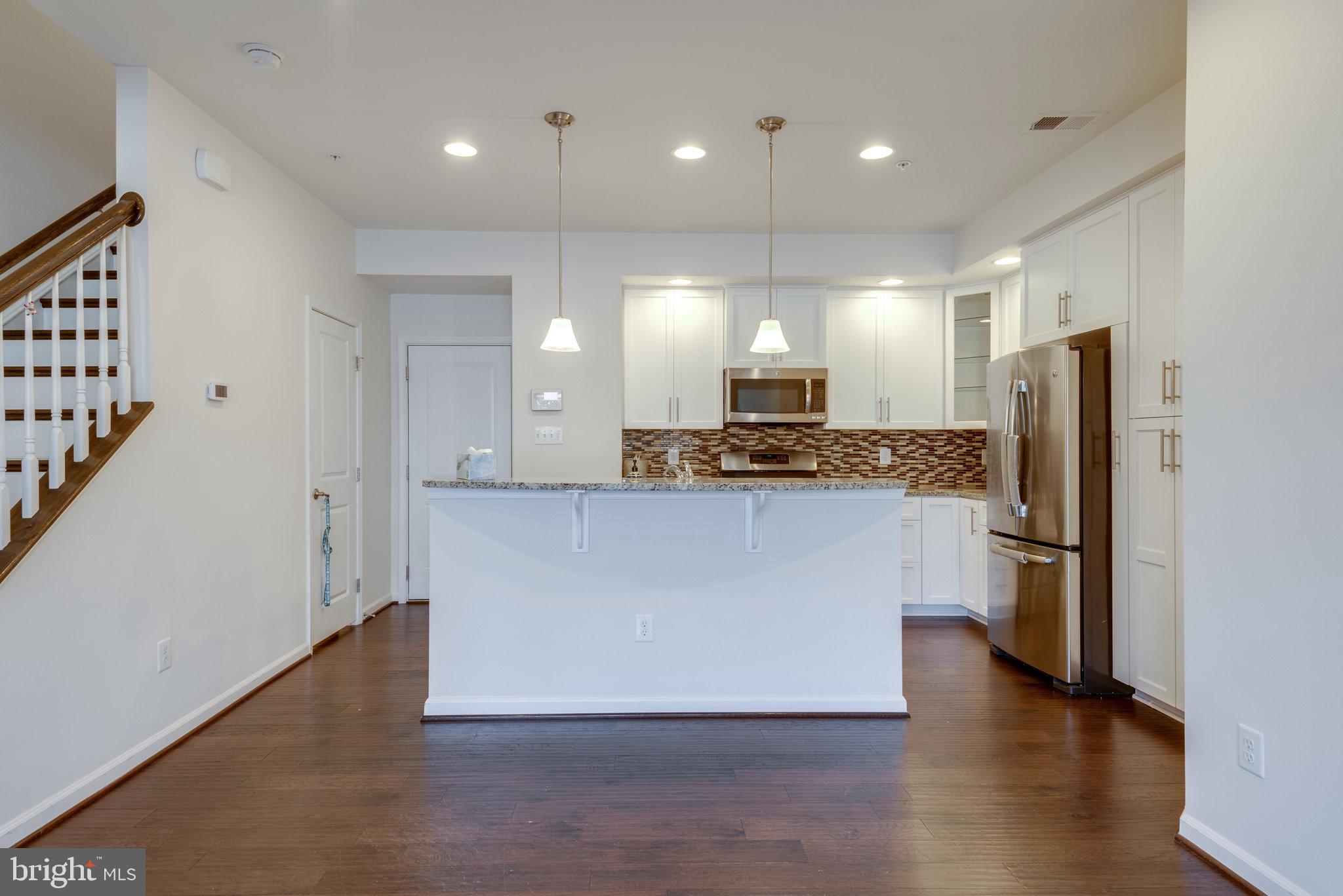 DISCOVERY SQUARE - Residential Lease