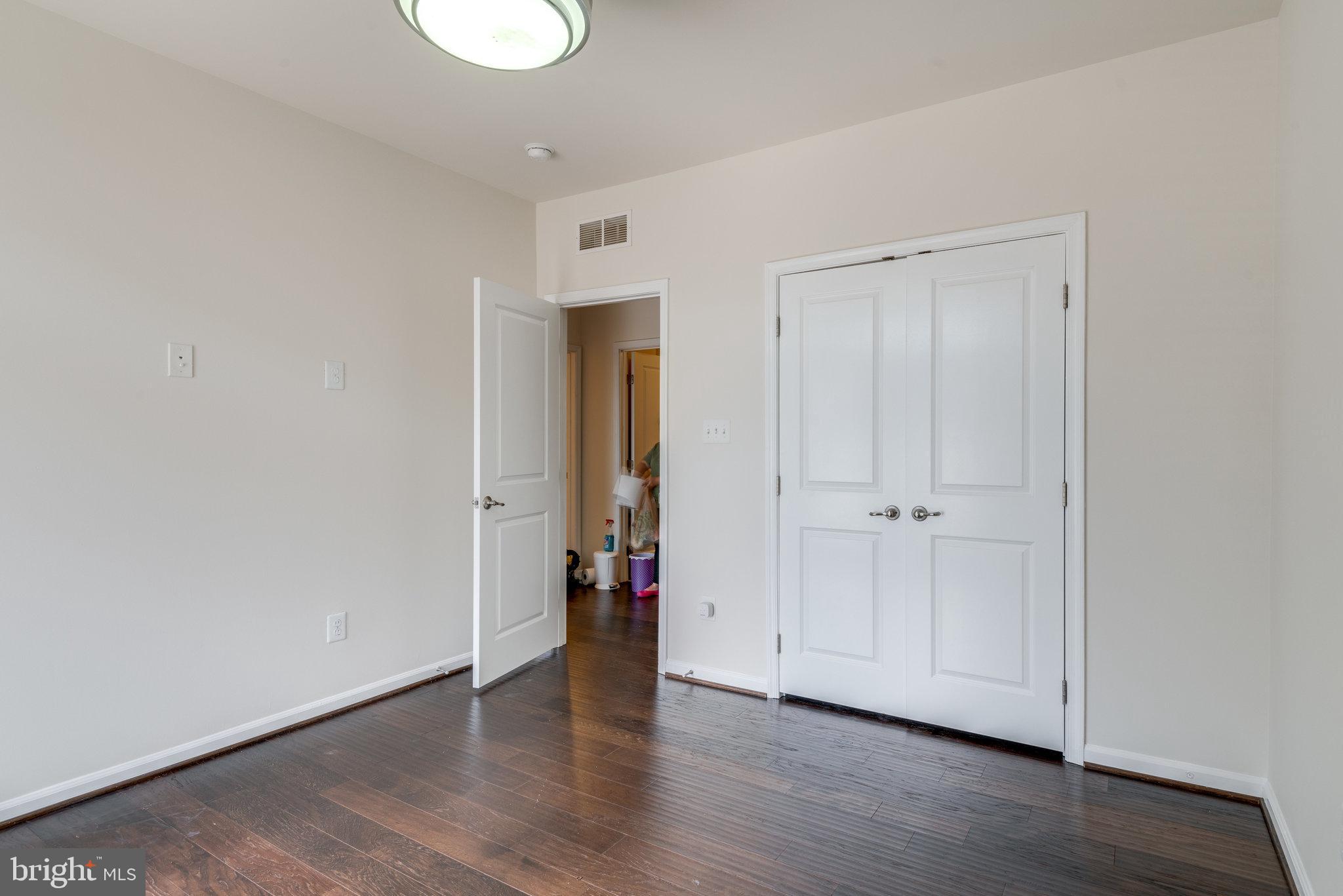 DISCOVERY SQUARE - Residential Lease