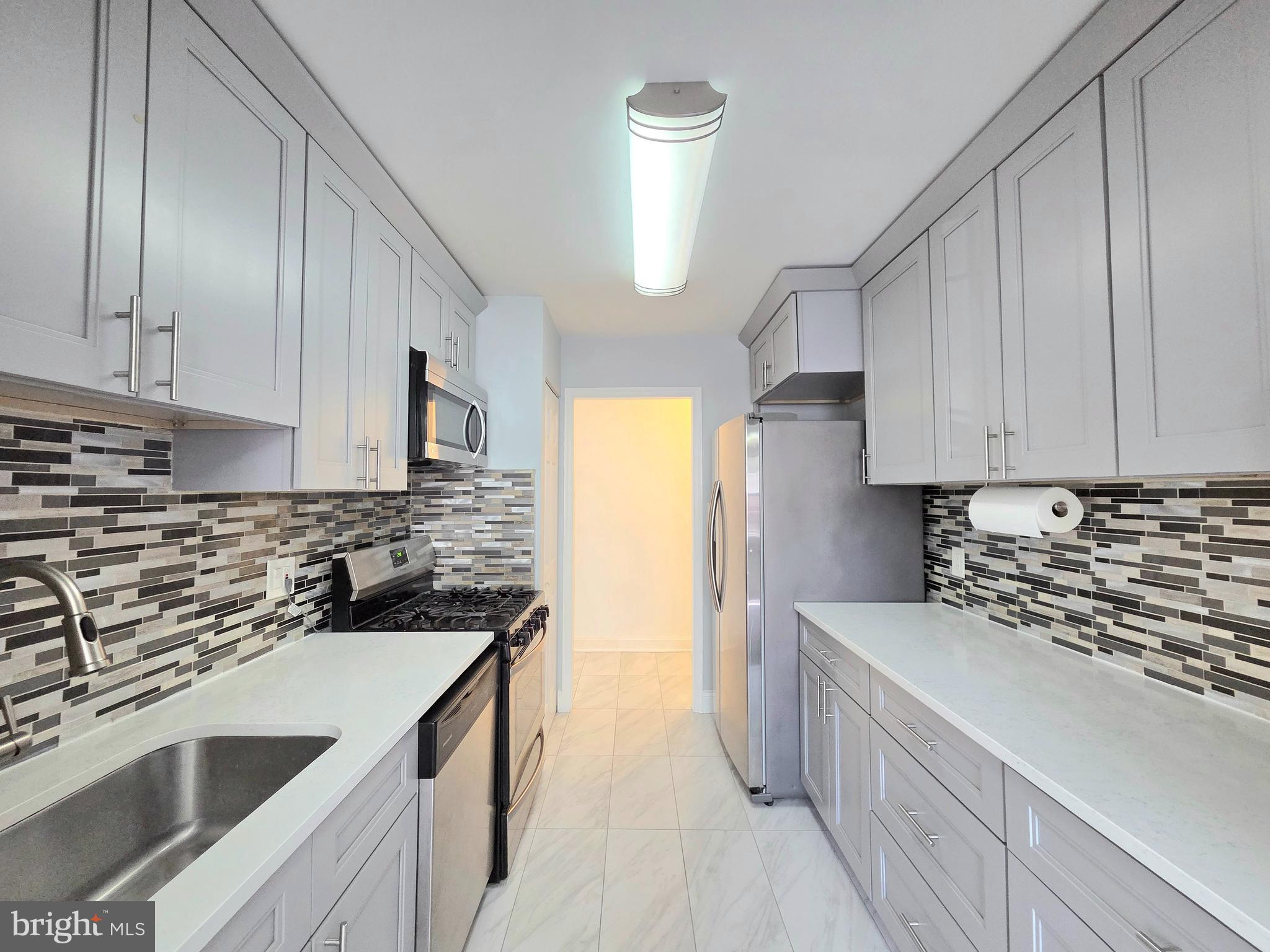 1935 WILSON LANE 103