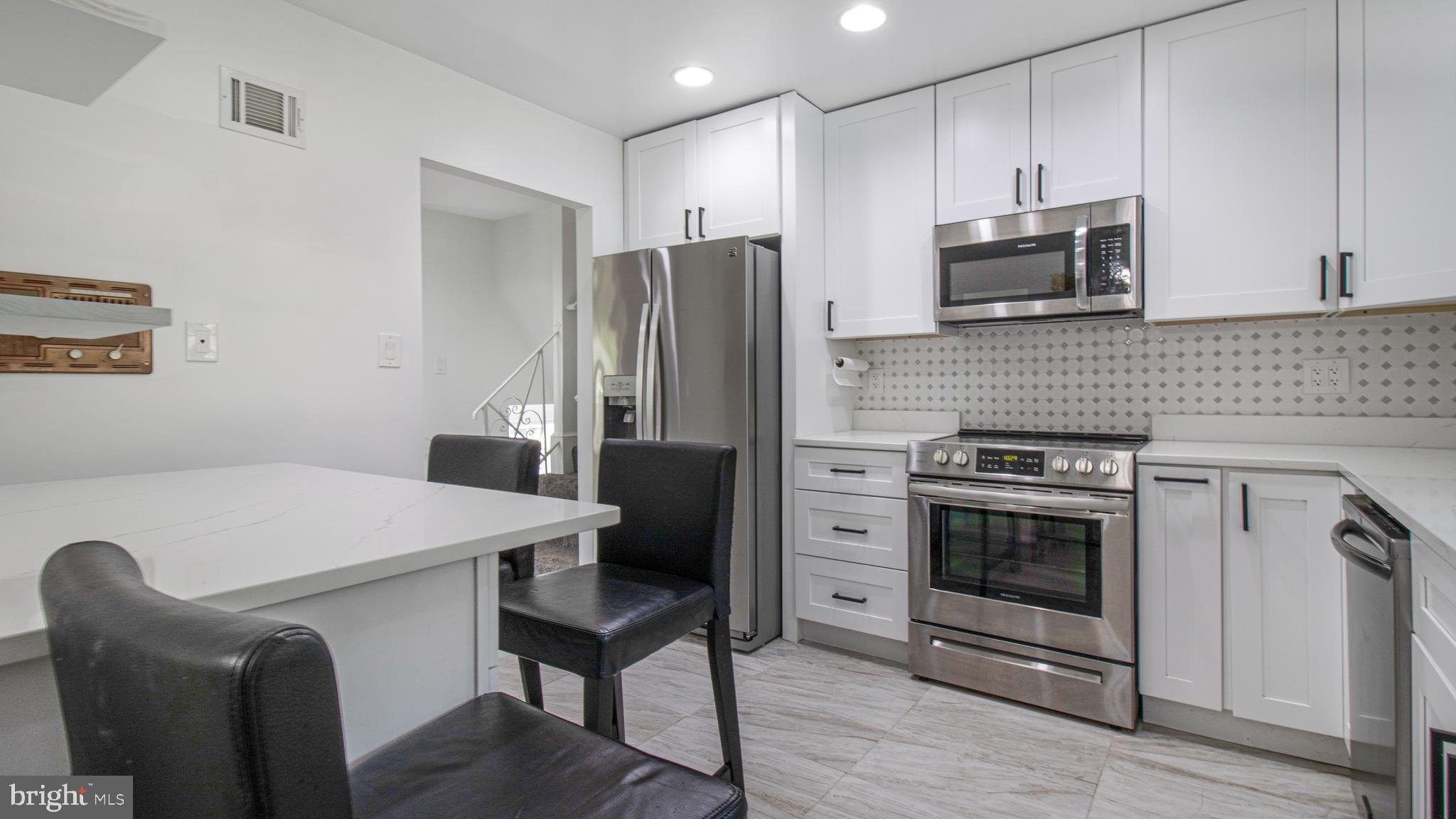 HILLANDALE HEIGHTS - Residential