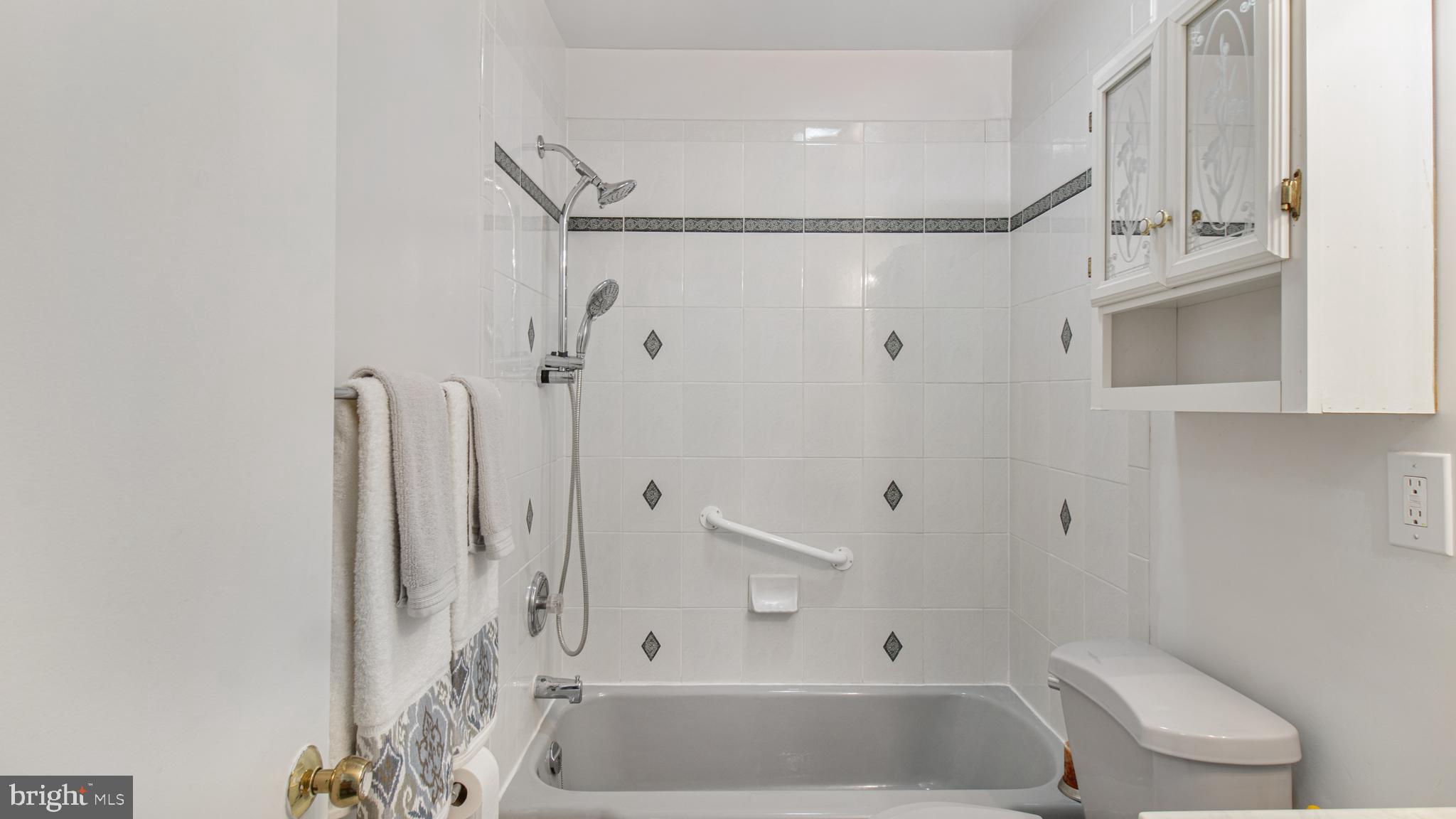 HILLANDALE HEIGHTS - Residential