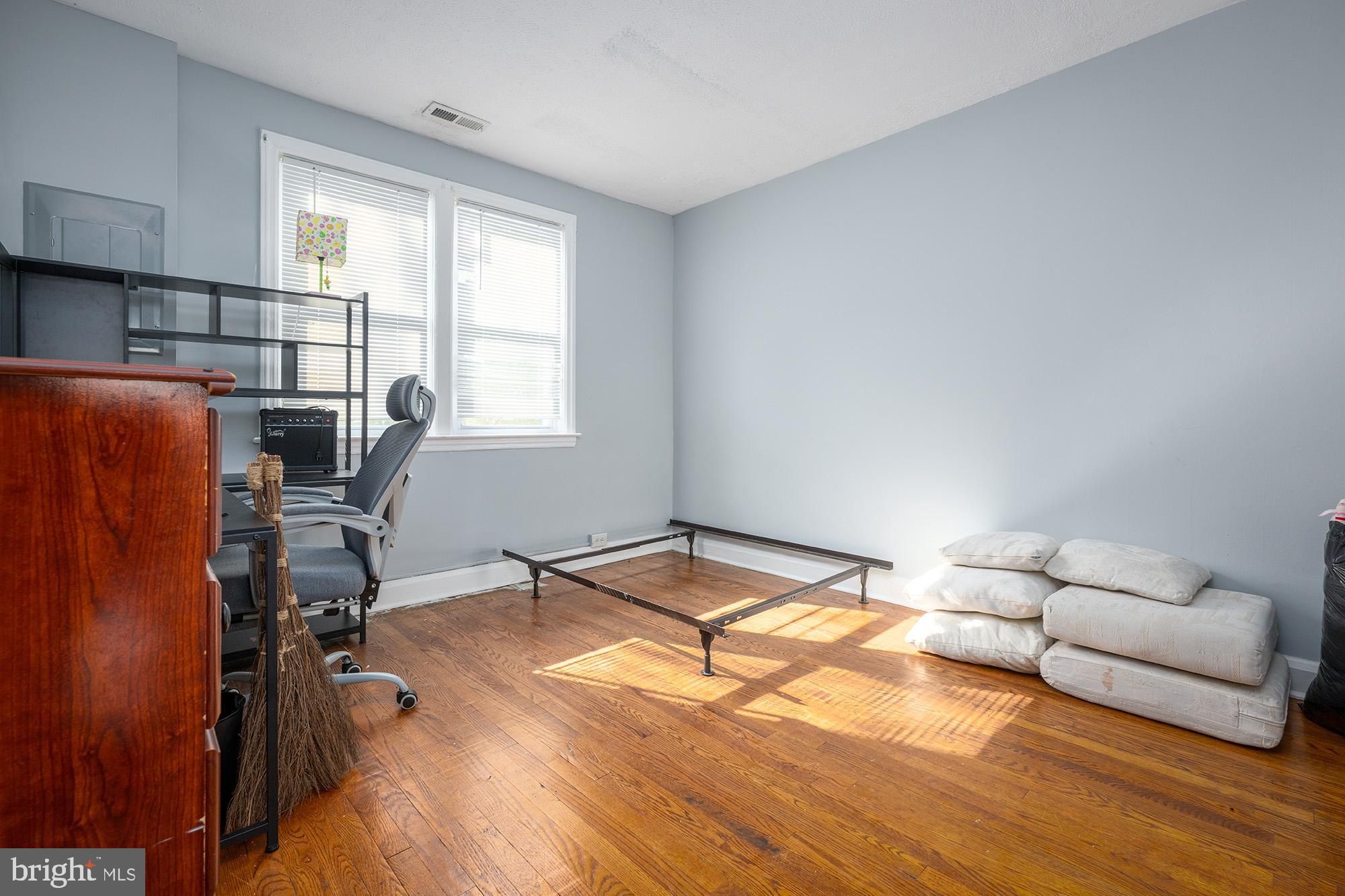 GLEN OAKS - Residential Income