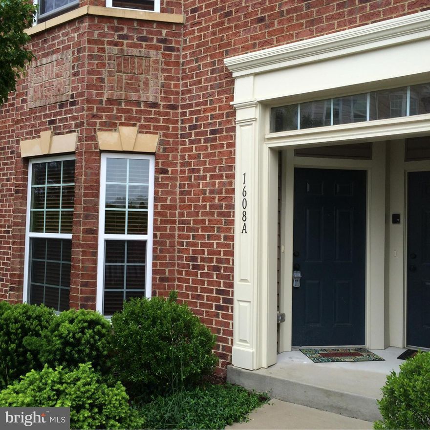 LOVELY 3 BEDROOM 2.5 BATH CONTEMP CONDO WITH 9 FT CEIL, UPGRADED BACKSPLASH, 42 IN CABINETS/HDWD FLOORS!VENTURE UPSTAIRS WHERE A VAST MSTR SUITE WITH 2 WALKIN CLOSETS AND A SPACIOUS MASTER BATH AWAIT YOU! 2 ADDL SPACIOUS BEDRMS. DBLE BAY WINDOWS MAKE IT BRIGHT.ENJOY THE REAR BALCONY DECK  ON A COOL SUMMER EVE. 1 CAR GAR WITH ADDL PKG!  EASY COMMUTE TO FT MEADE/NSA 1 HR NOTICE PLS