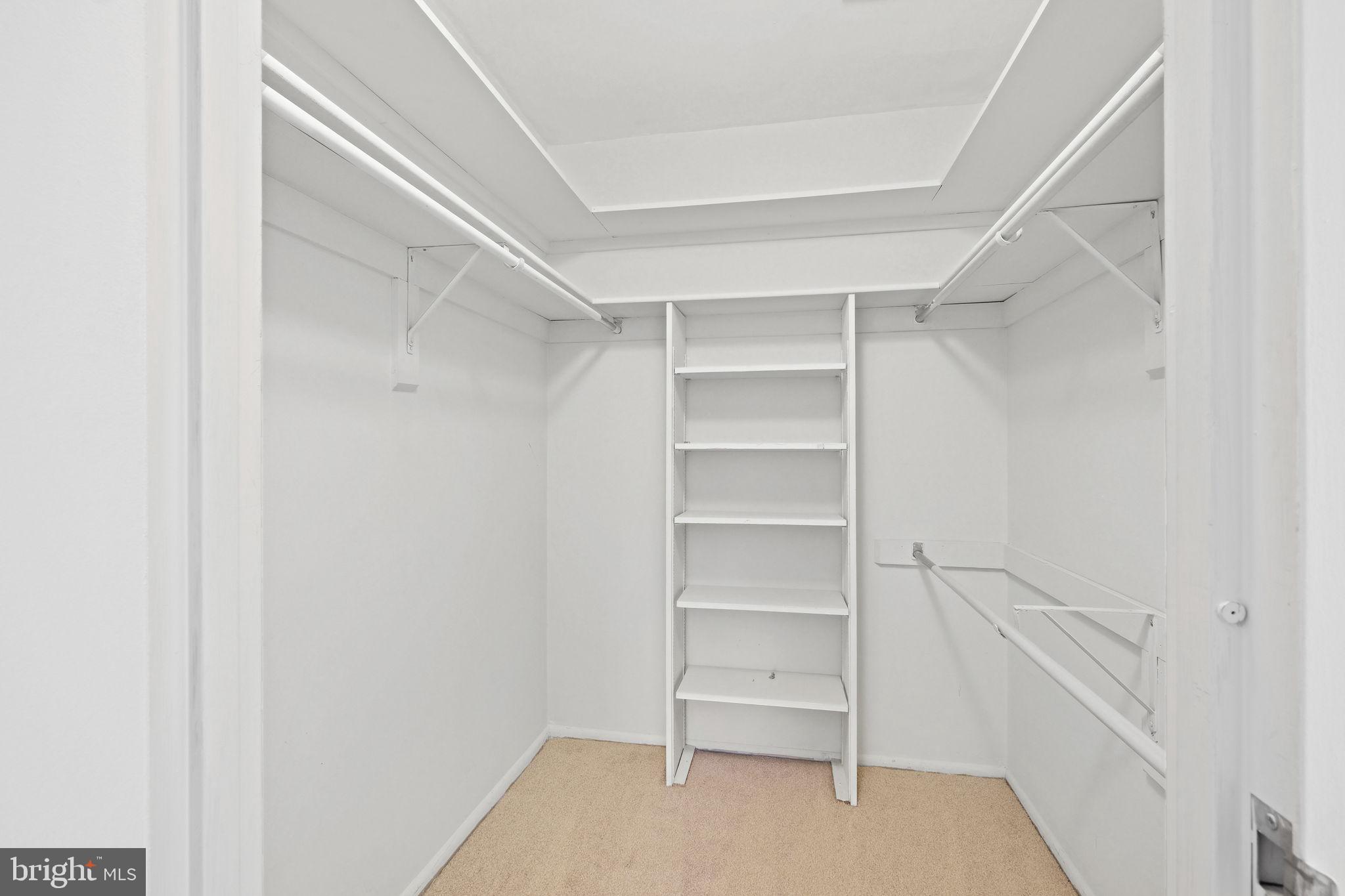 HYDE PARK - Residential