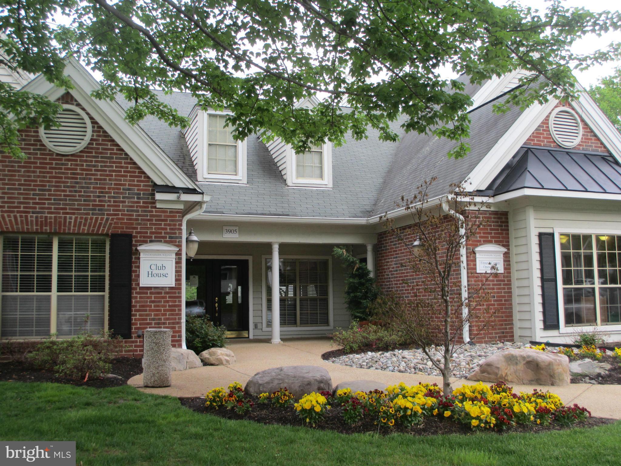 PENDERBROOK SQUARE CONDOMINIUMS - Residential Lease