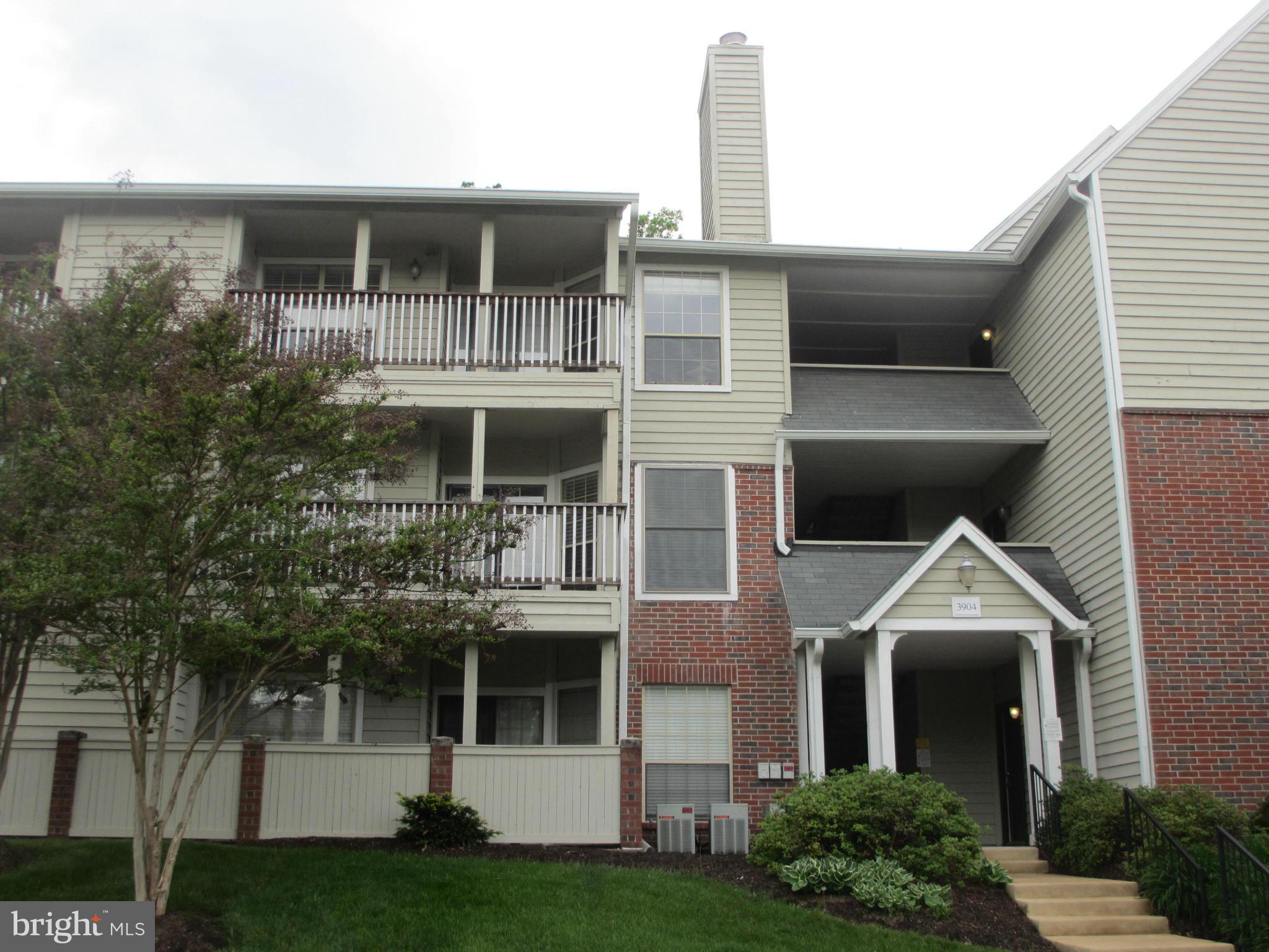 PENDERBROOK SQUARE CONDOMINIUMS - Residential Lease