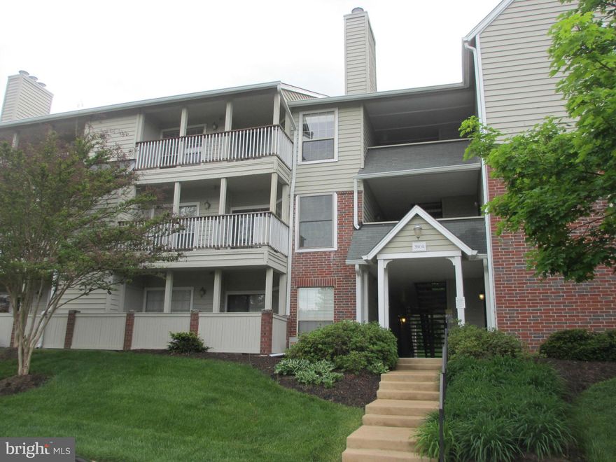 Stunning updated 1 bedroom 1 bathroom condo featuring stainless steel appliances, hardwood floors, granite counters, and much more.  Relax on your huge balcony, or cozy up by your wood burning fireplace.  Location Location Location!  Near 66, Fairfax County Parkwway, Route 50, and all kinds of shopping and dining!  Wonderful Penderbrook amenities include golf, tennis, outdoor pool, jog/walk paths.