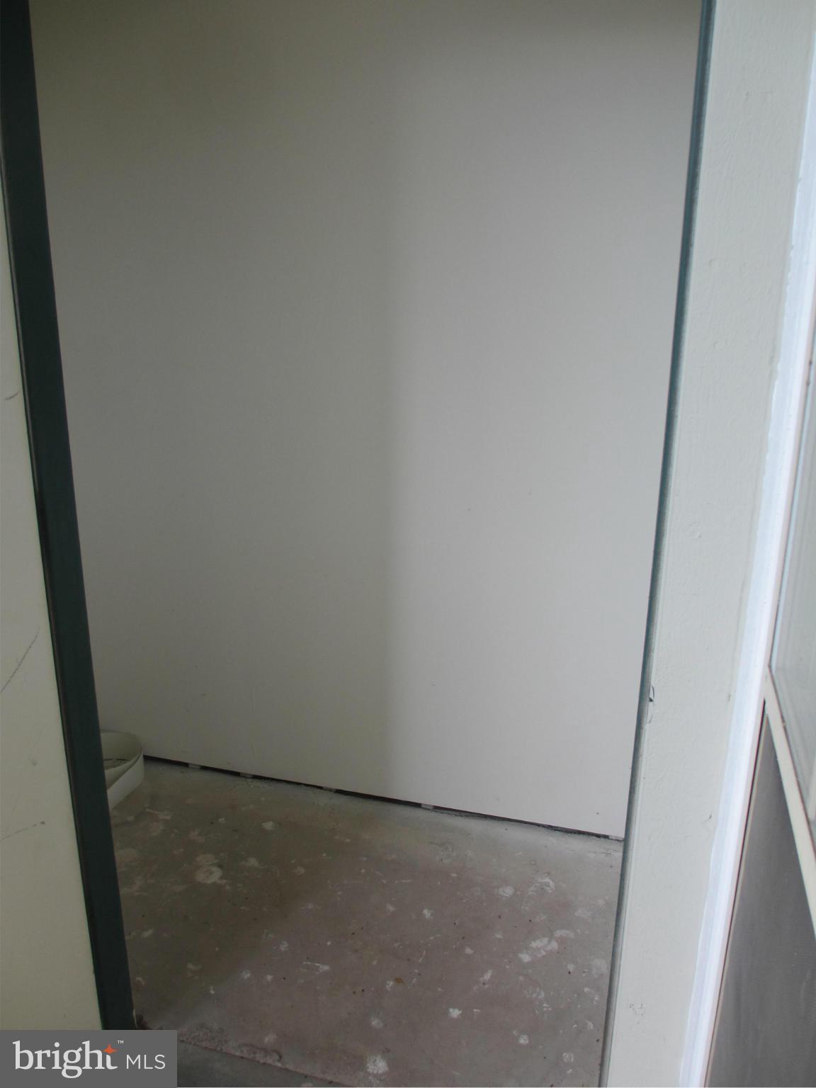 PENDERBROOK SQUARE CONDOMINIUMS - Residential Lease