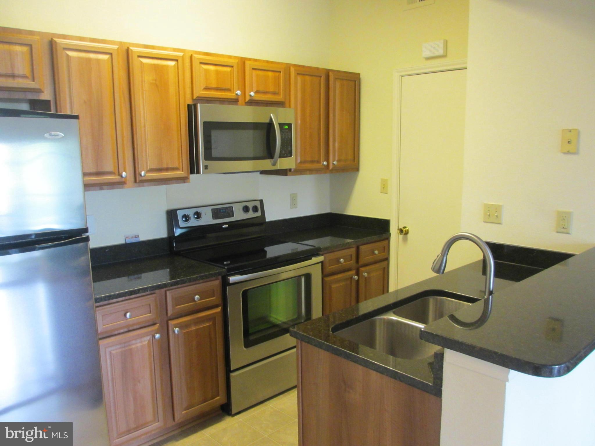 PENDERBROOK SQUARE CONDOMINIUMS - Residential Lease