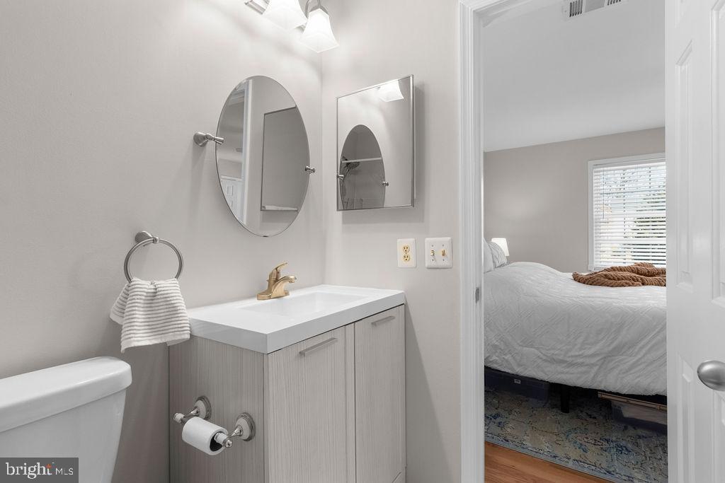 CLIFTON TOWNES - Residential Lease