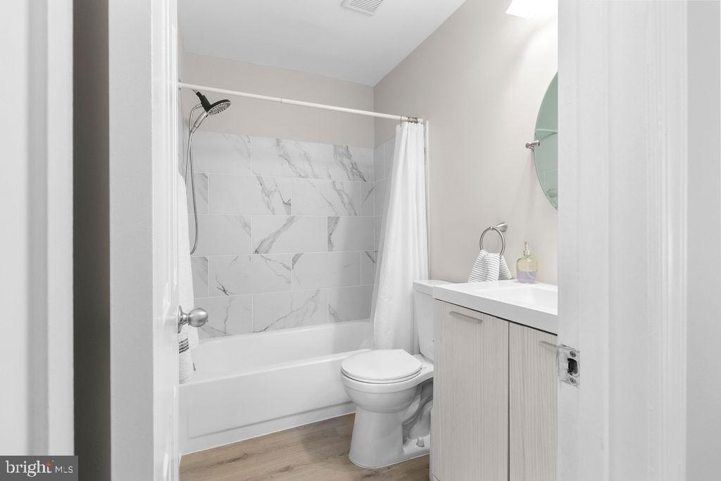 CLIFTON TOWNES - Residential Lease