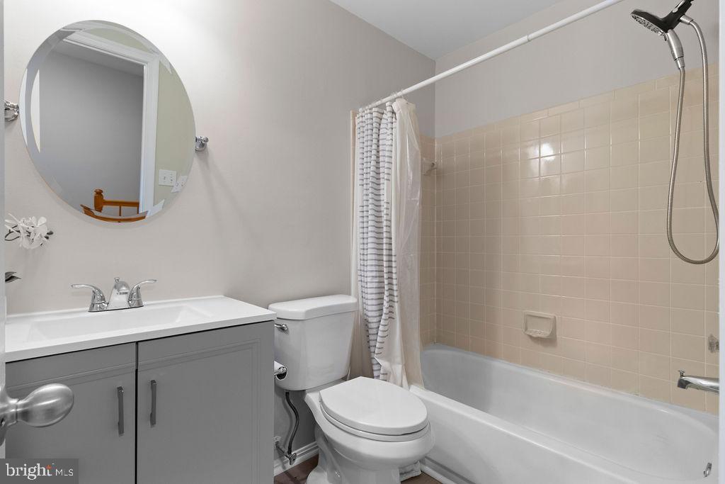 CLIFTON TOWNES - Residential Lease