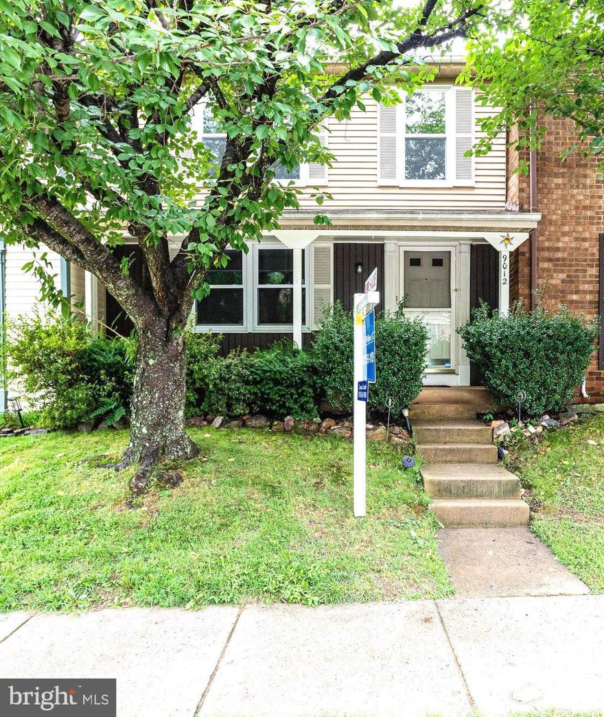 PENDING RELEASE -   UPDATED HVAC 2014 - WATER HEATER 2014 - WINDOWS AND PATIO DOOR REPLACED 2016 - BEAUTIFUL UPDATED TOWN HOME IN EXCELLENT LOCATION - MOVE IN READY - 3 FINISHED LEVELS, MAIN LEVEL FAMILY ROOM - DINING ROOM - UPDATED SPACIOUS KITCHEN - DECK TO FENCED IN BACK YARD - UPDATED POWDER ROOM - UPSTAIRS YOU'LL FIND 3 BEDROOMS AND 2 FULL BATHS  TO INCLUDE DRESSING ROOM AND SEPARATE SHOWER - HUGE WALK IN CLOSET - FINISHED BASEMENT WITH WOOD BURNING FIREPLACE - BATHROOM - STORAGE - AMENITIES GALORE IN THIS SOUGHT AFTER NEIGHBORHOOD!  POOLS, BASKETBALL, TENNIS - TOT LOTS, WALKING TRAILS, CLOSE TO BURKE LAKE  AND HUNTSMAN LAKE - BOAT RAMP - RV AND BOAT STORAGE - GROCERY AND SHOPPING 2 BLOCKS AWAY - CONVENIENT TO MAJOR HIGHWAYS, FT BELVOIR, PENTAGON, COMMUTER OPTIONS TO INCLUDE THE VRE AND METRO - SCHOOLS- SHOPPING - RESTAURANTS - PARKS AND MORE!!