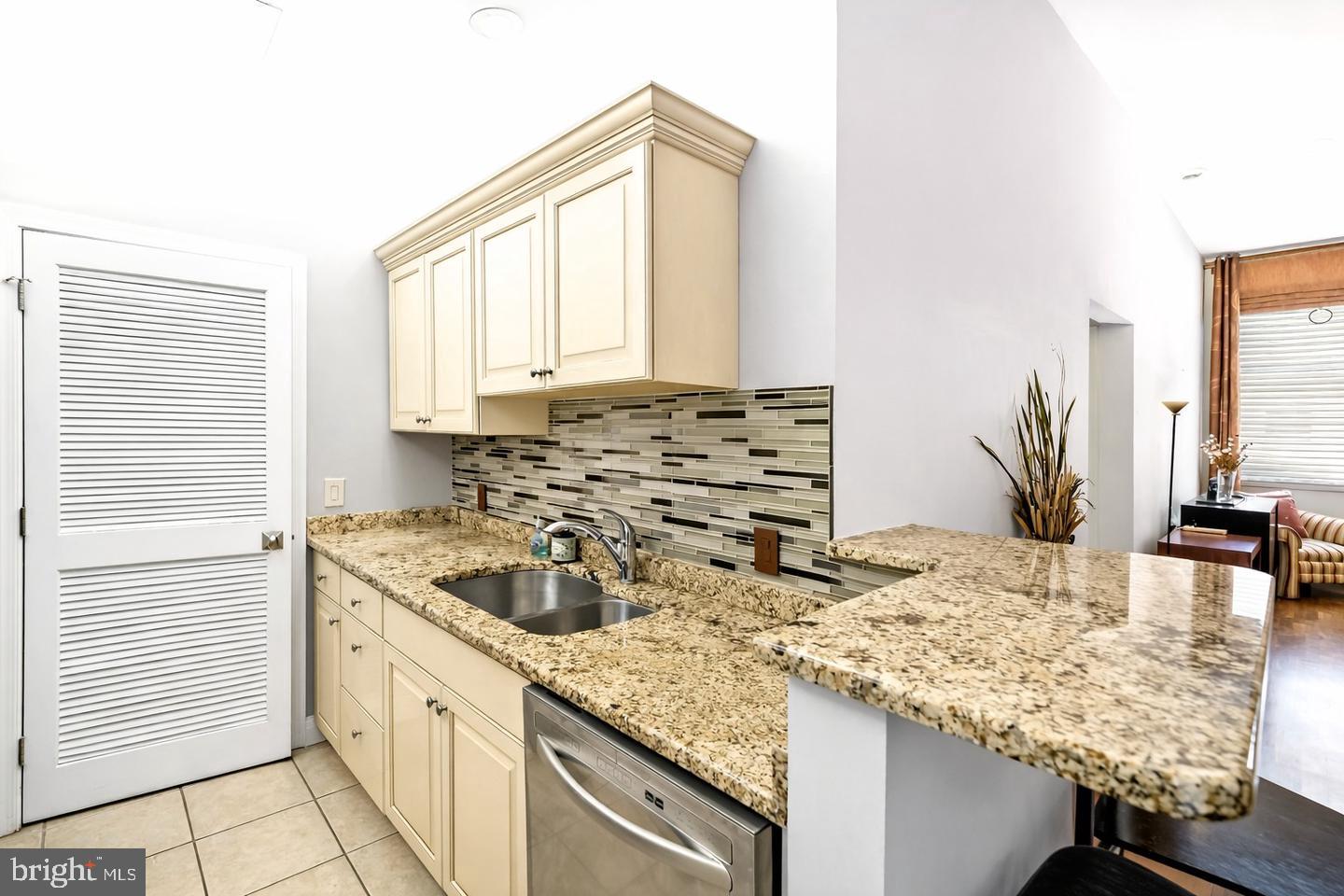 1600 ARCH STREET 1610