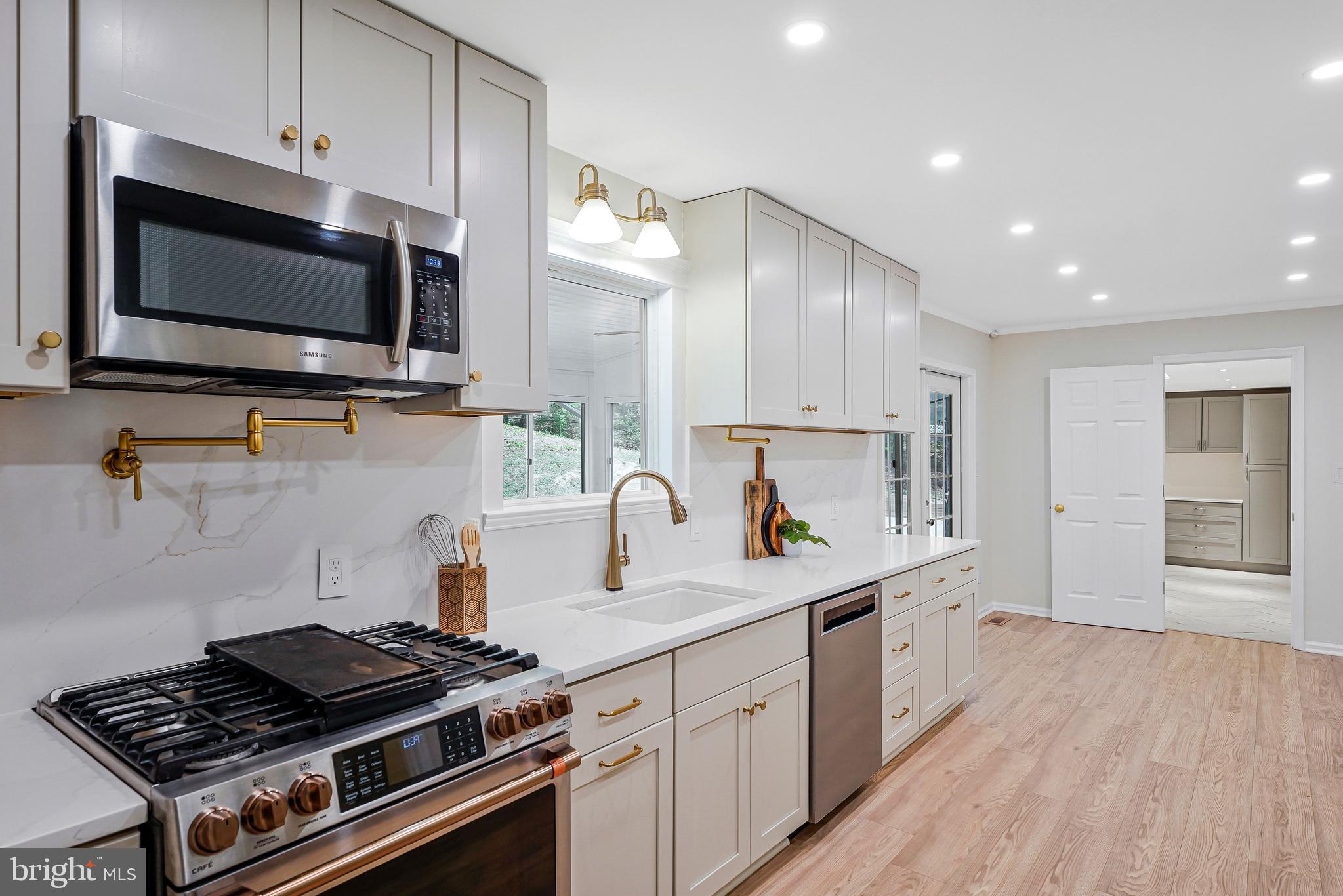 WINDSOR ESTATES - Residential