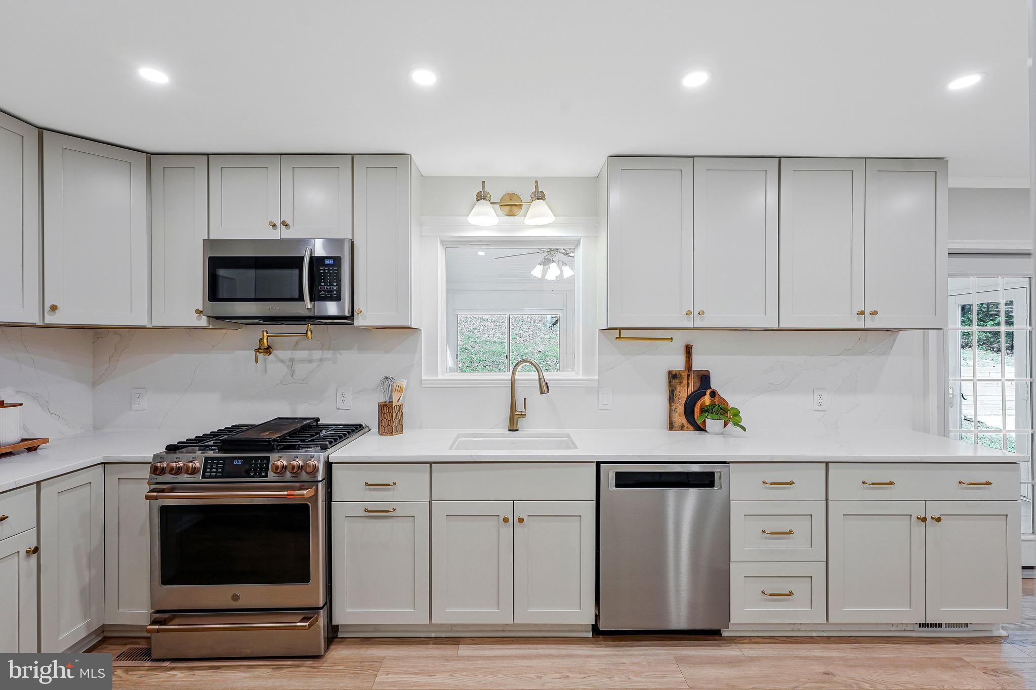 WINDSOR ESTATES - Residential