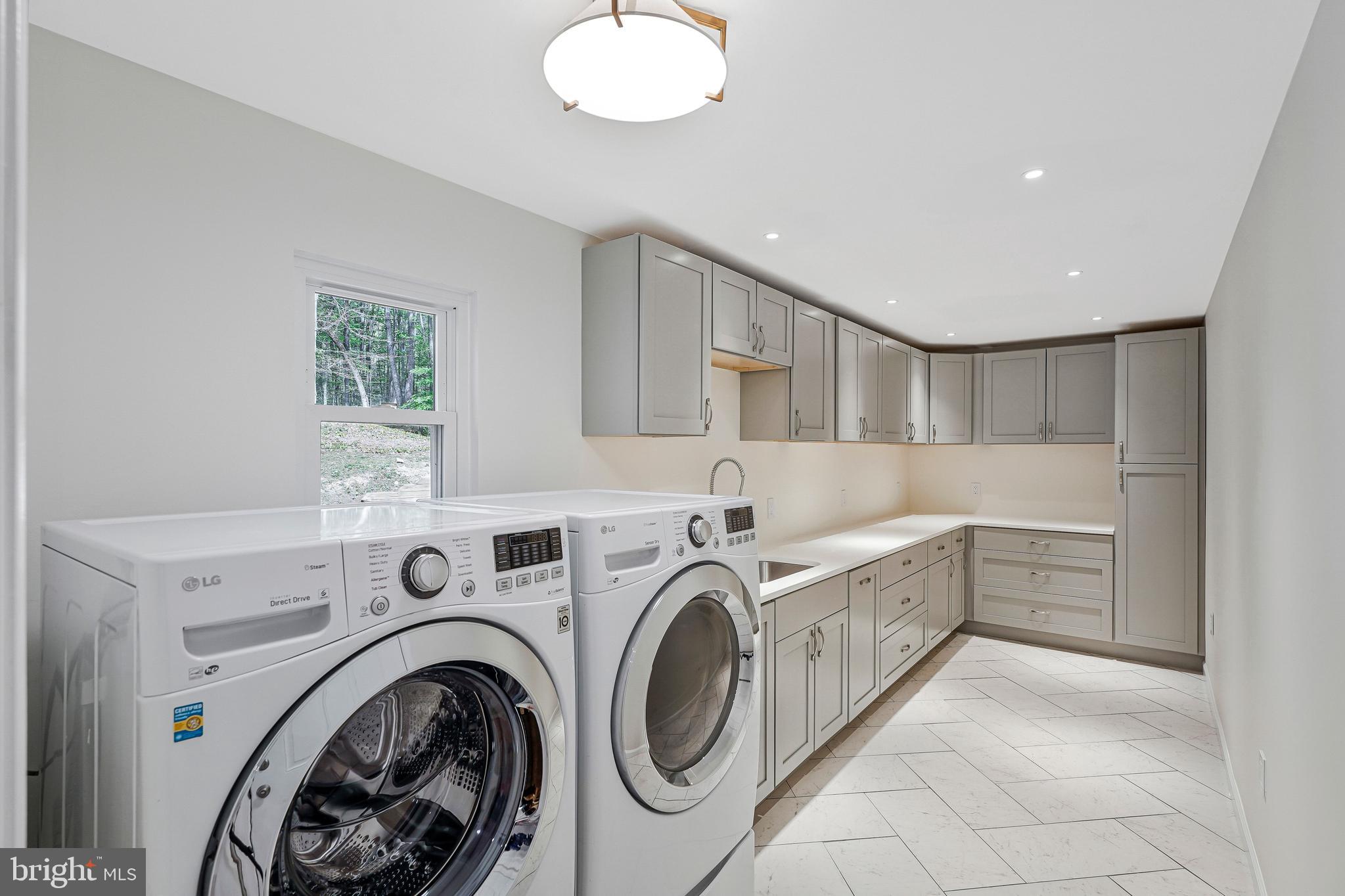 WINDSOR ESTATES - Residential