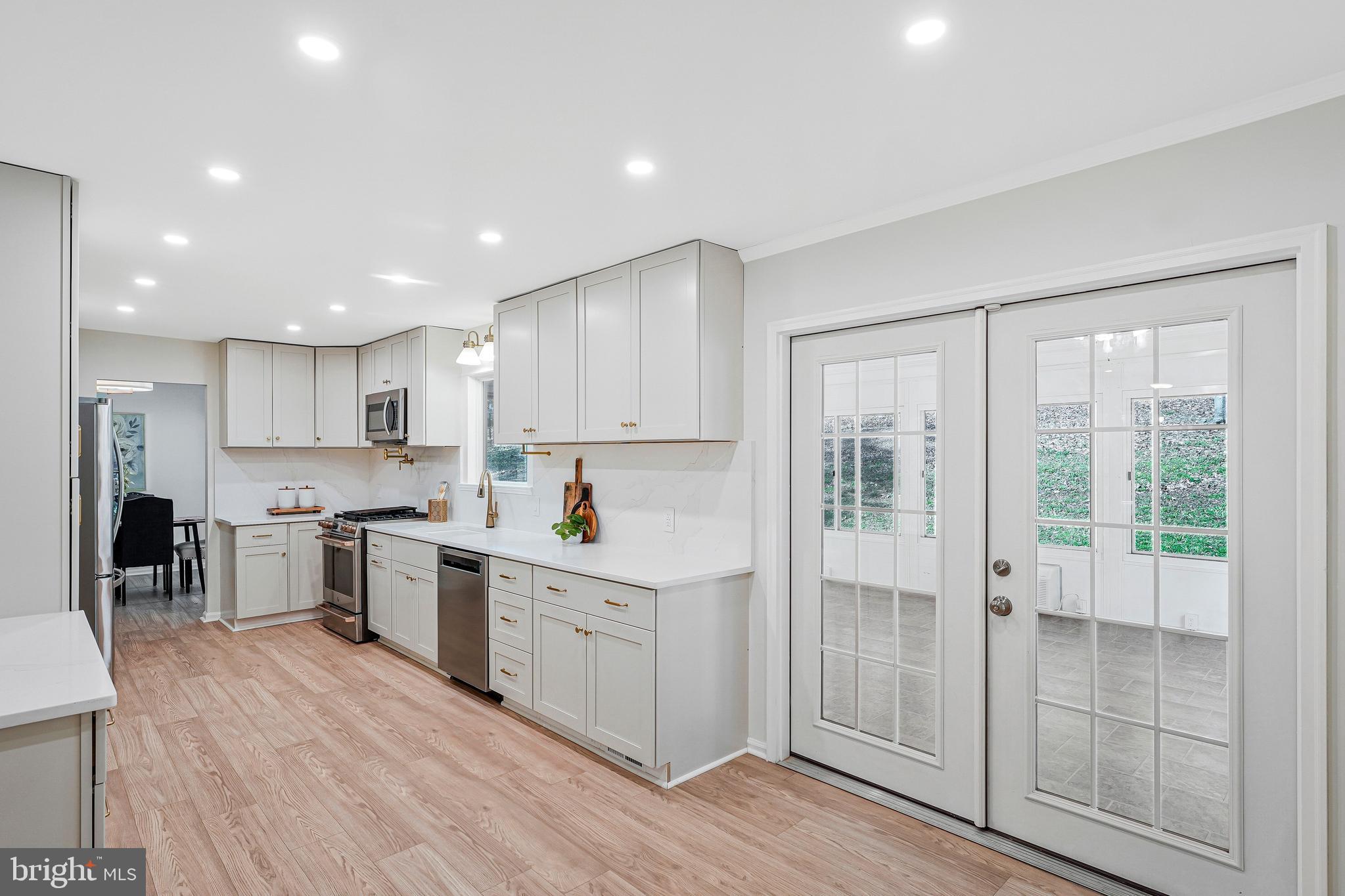 WINDSOR ESTATES - Residential