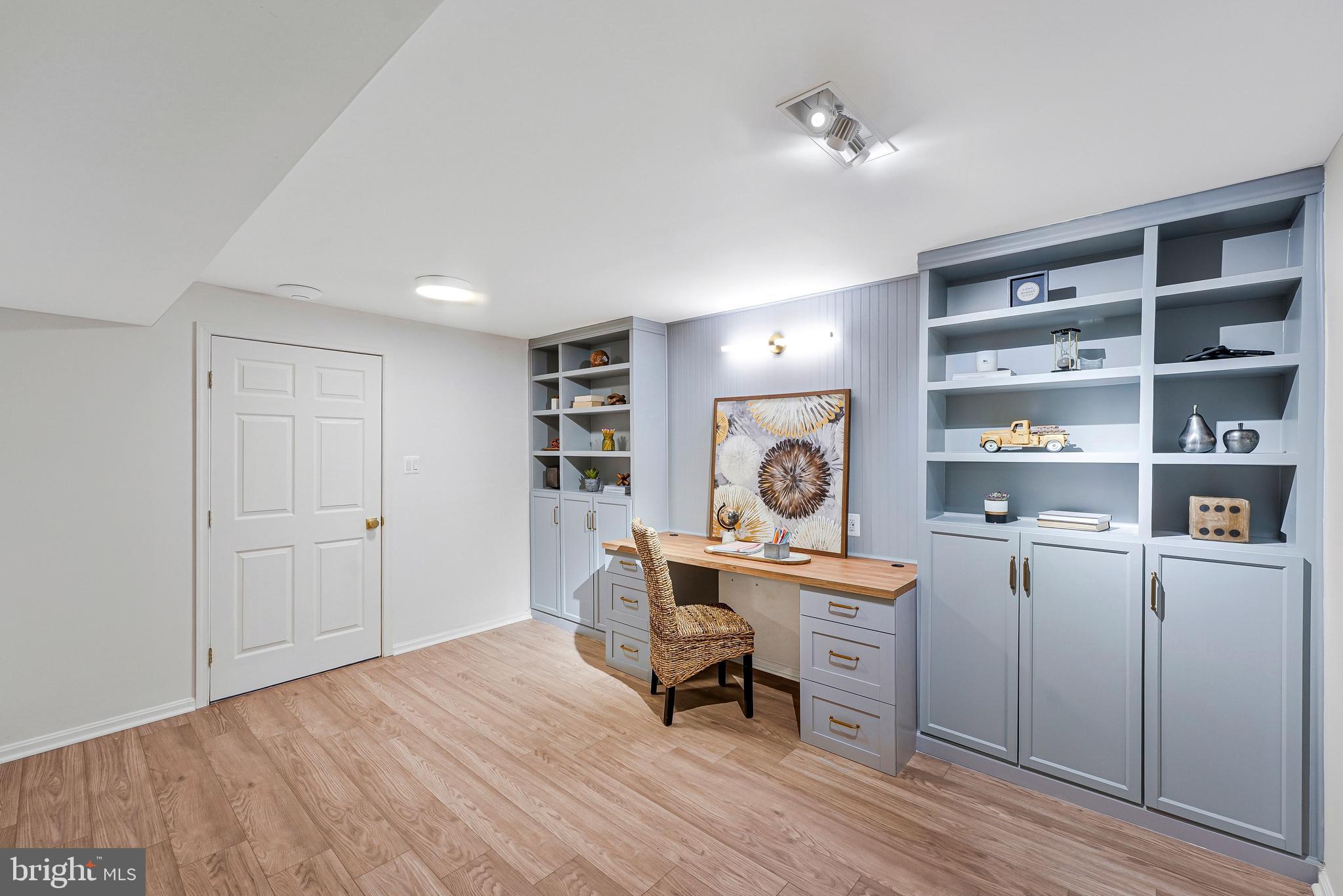 WINDSOR ESTATES - Residential