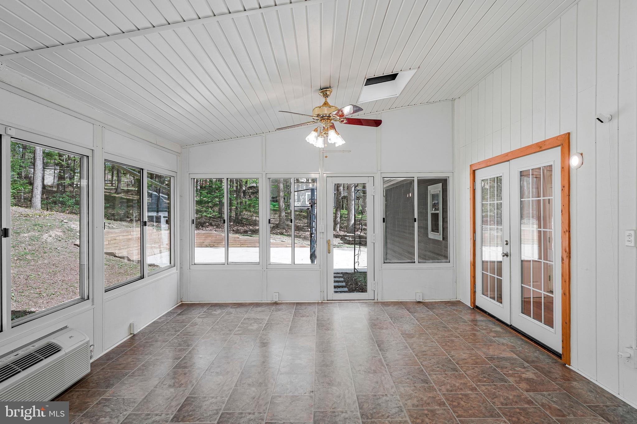 WINDSOR ESTATES - Residential