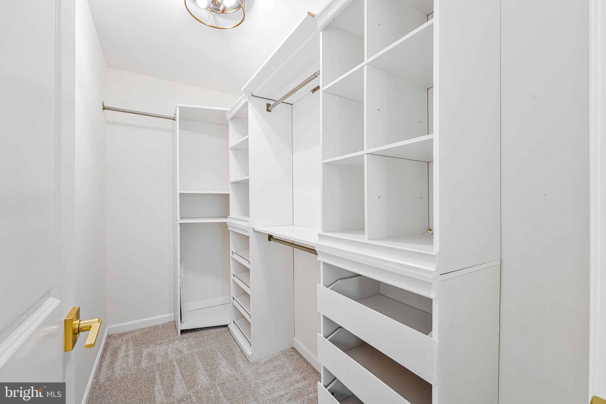 WINDSOR ESTATES - Residential