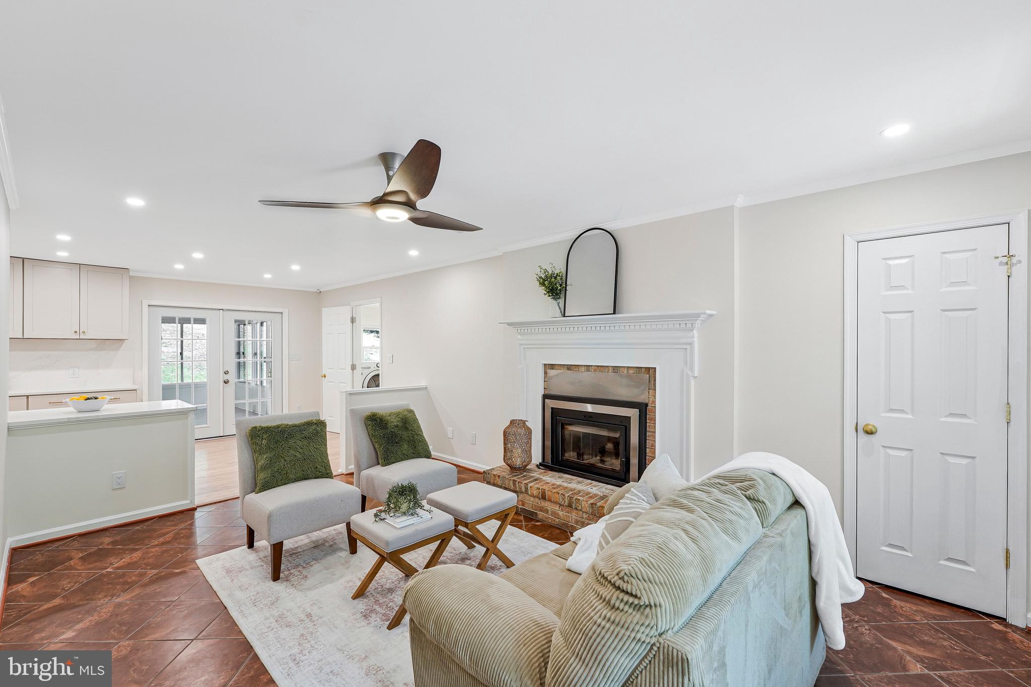 WINDSOR ESTATES - Residential