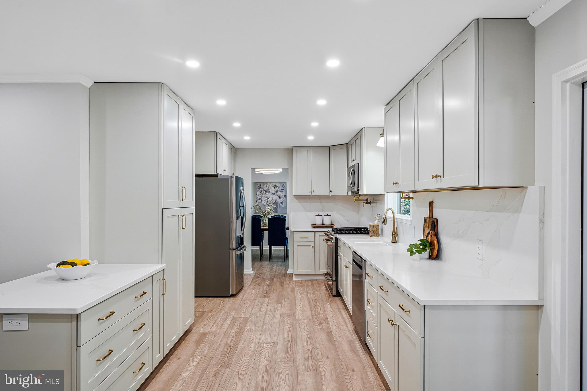 WINDSOR ESTATES - Residential