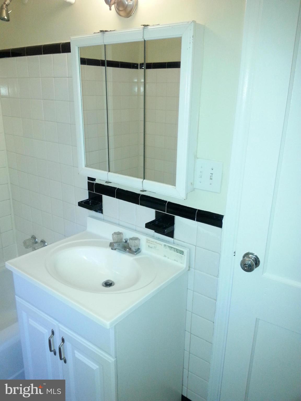 COUNTRY CLUB VIEW - Residential Lease