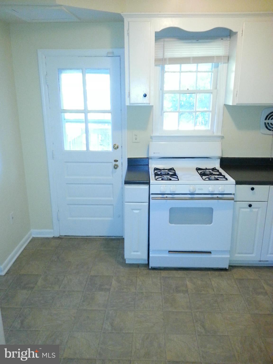 COUNTRY CLUB VIEW - Residential Lease