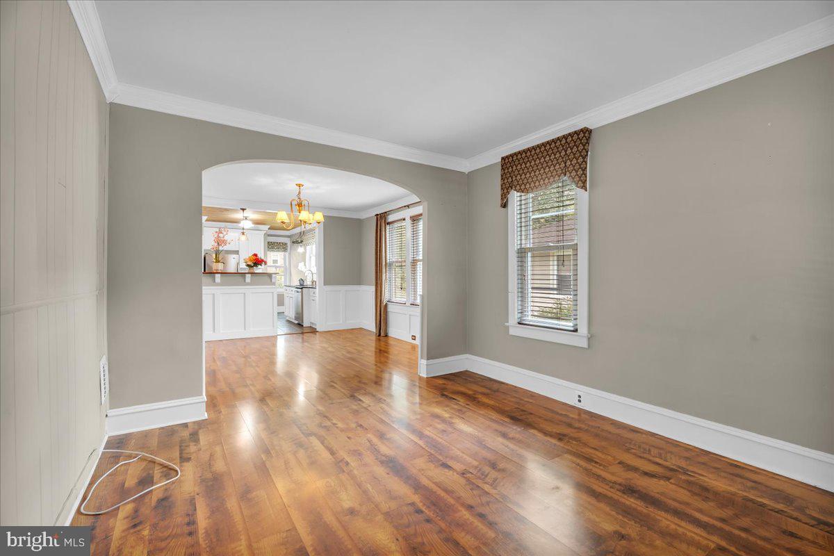 211 S LOGAN
