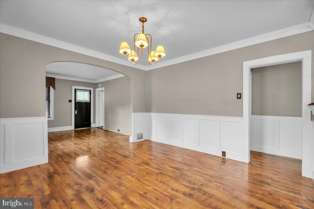 211 S LOGAN
