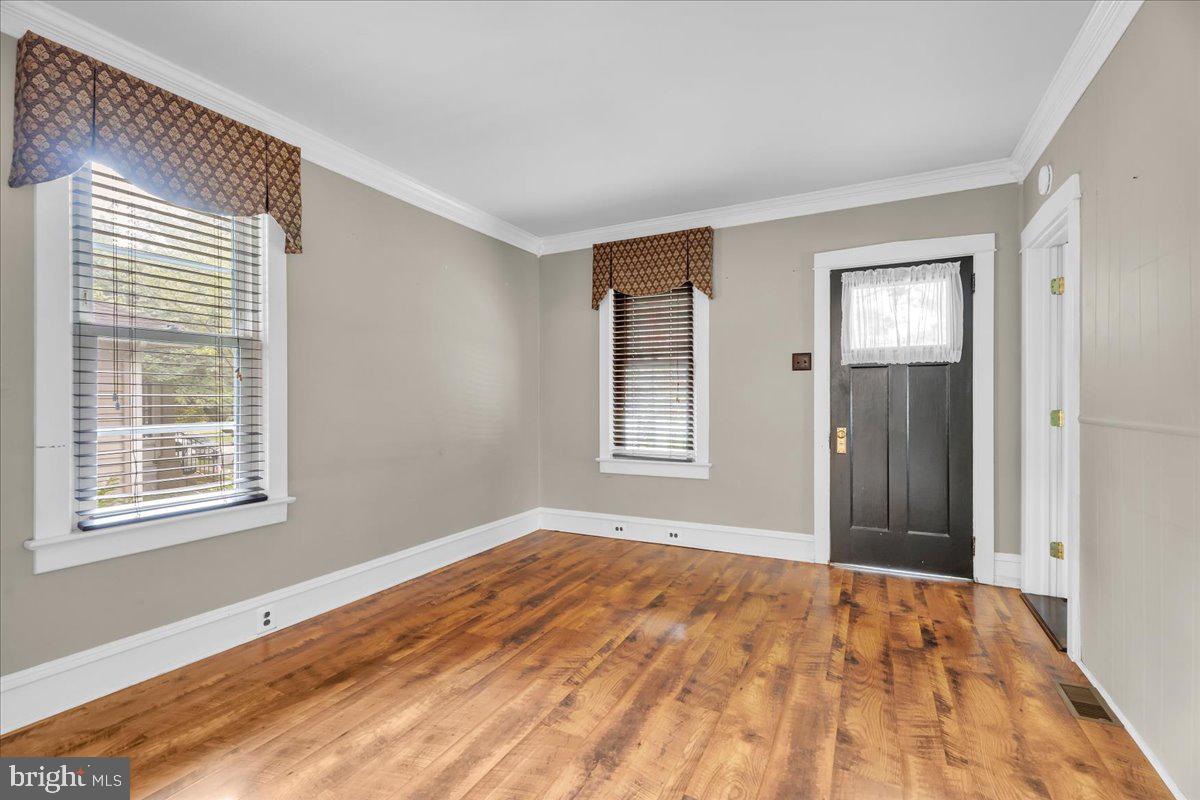 211 S LOGAN