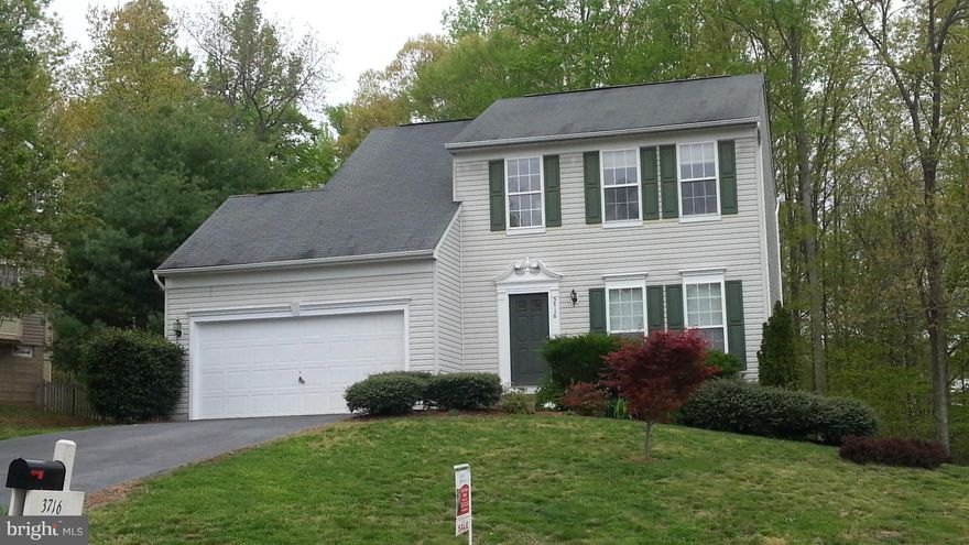 MOVE IN READY!!This is a fabulous opportunity to purchase a nice home in Lee's Hill for under $300K! Located minutes to Rt 1 and I-95, this spacious colonial is awaiting you and your family! This house has new carpet, upgraded kitchen a terrific finished basement with full bath,and nice size rooms. Golf, Pool.Tennis.Closing Assistance Cardinal Title Group for settlement .