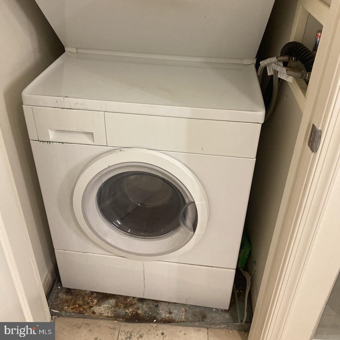 PLAZA LOFTS 22 - Residential Lease