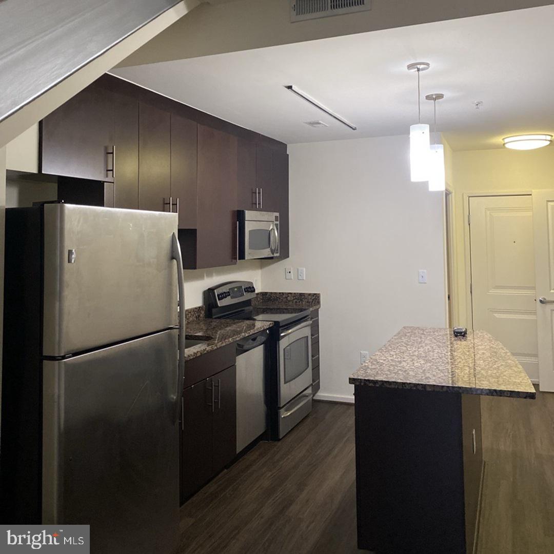 PLAZA LOFTS 22 - Residential Lease