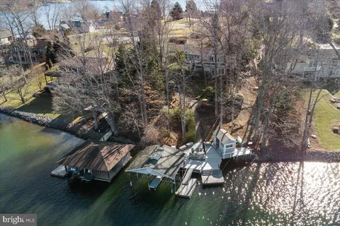 1031 Lakemount Drive, Moneta, VA MLS: VAFK2000076