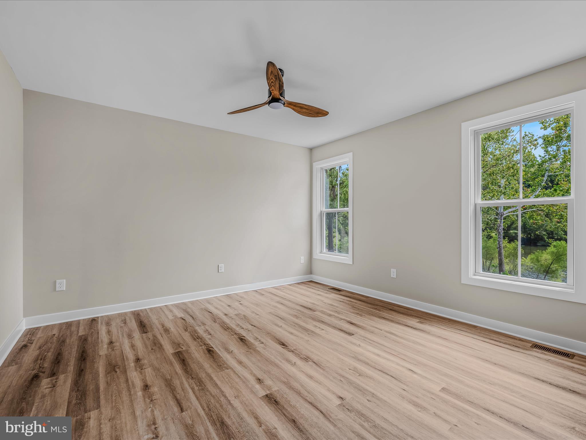 HOWARD SPEAKS - Residential