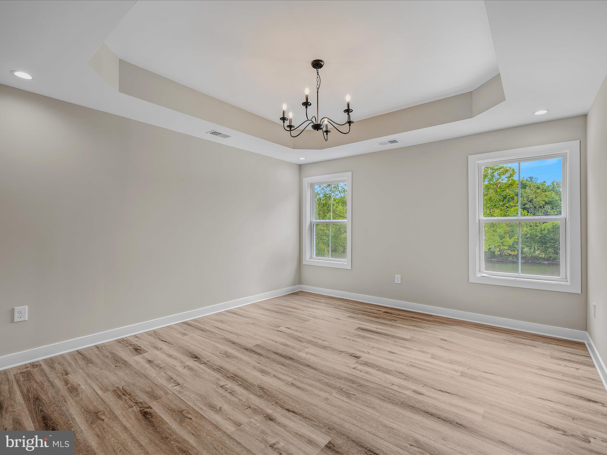 HOWARD SPEAKS - Residential